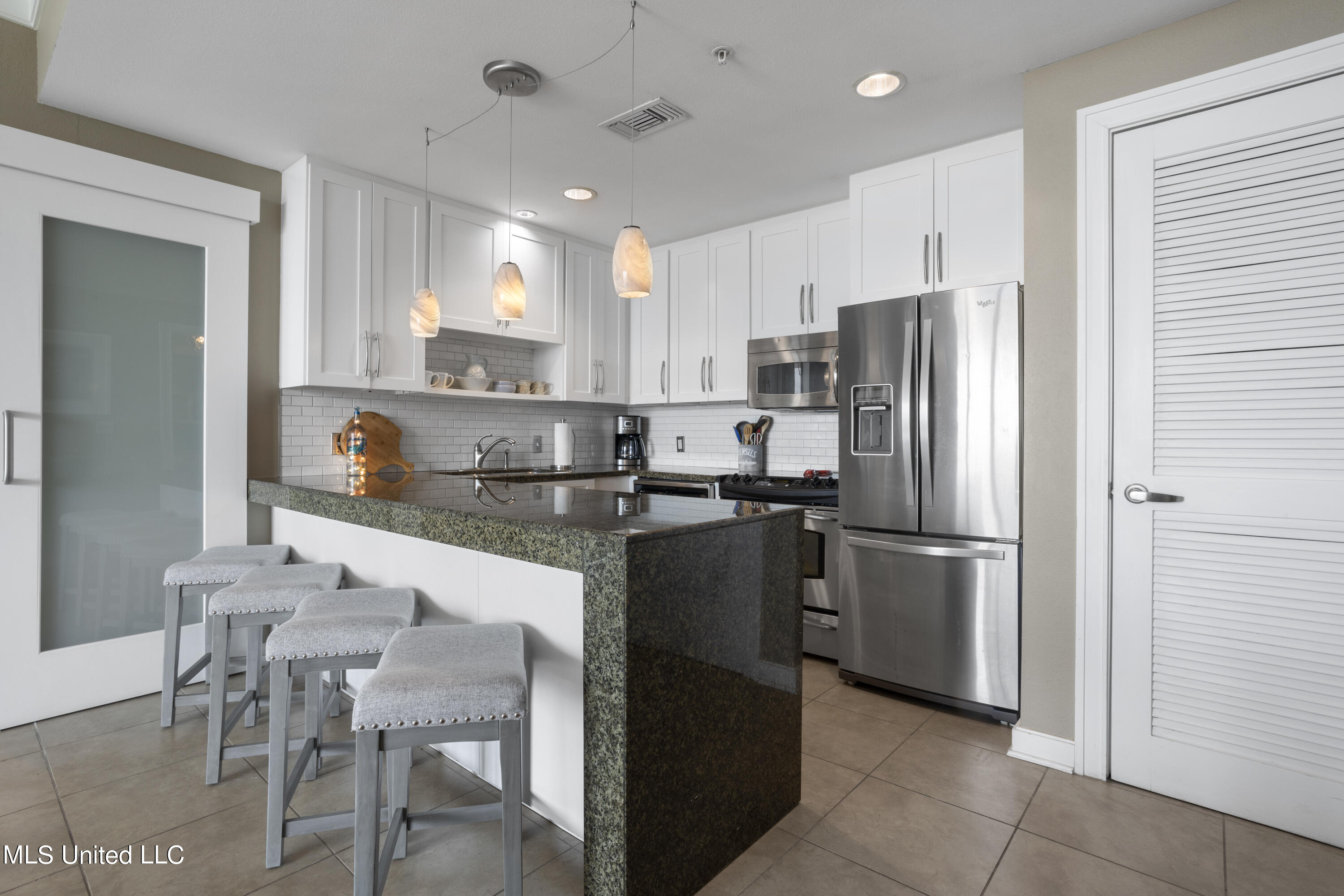 2060 Beach Boulevard Property Photo 11
