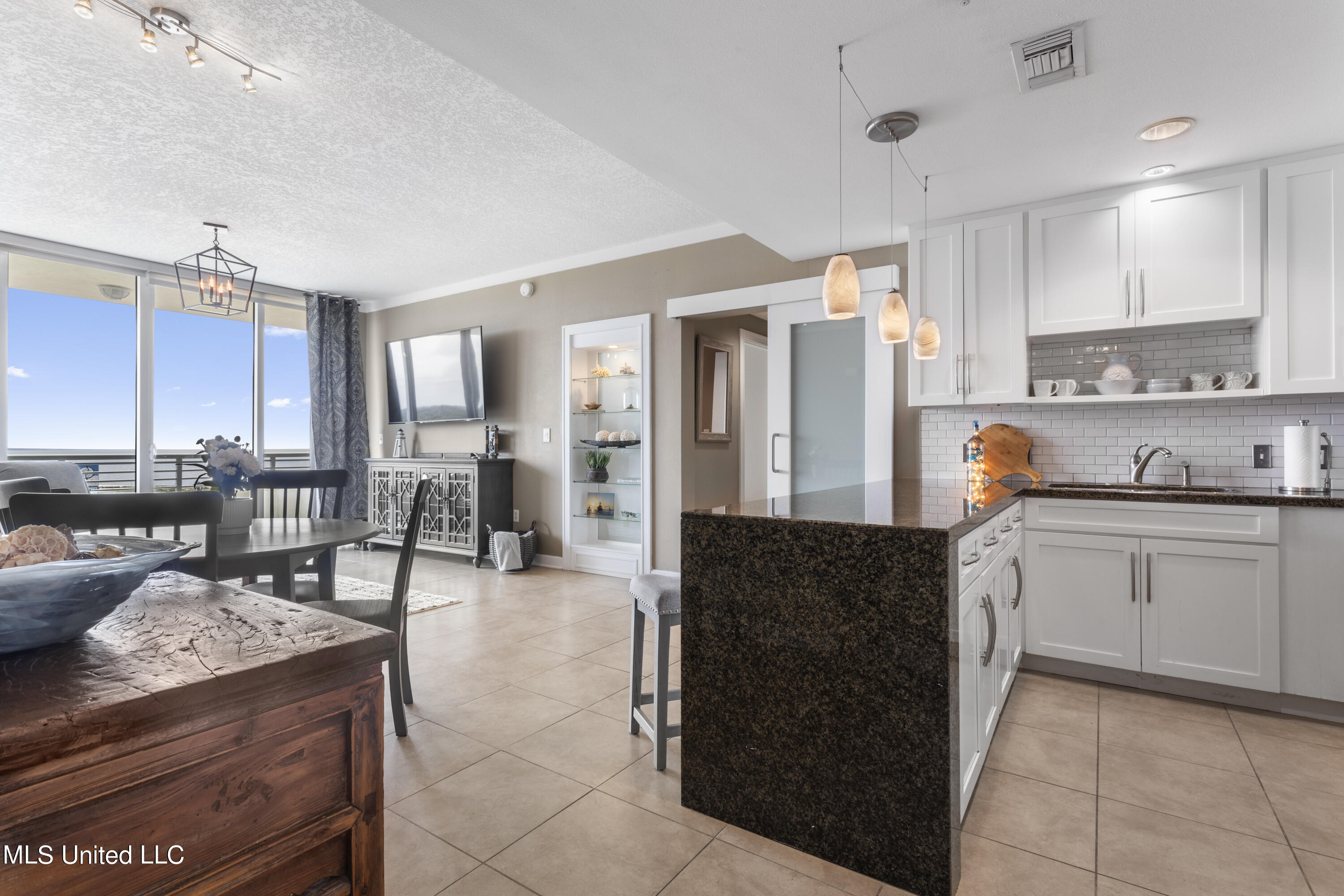 2060 Beach Boulevard Property Photo 12