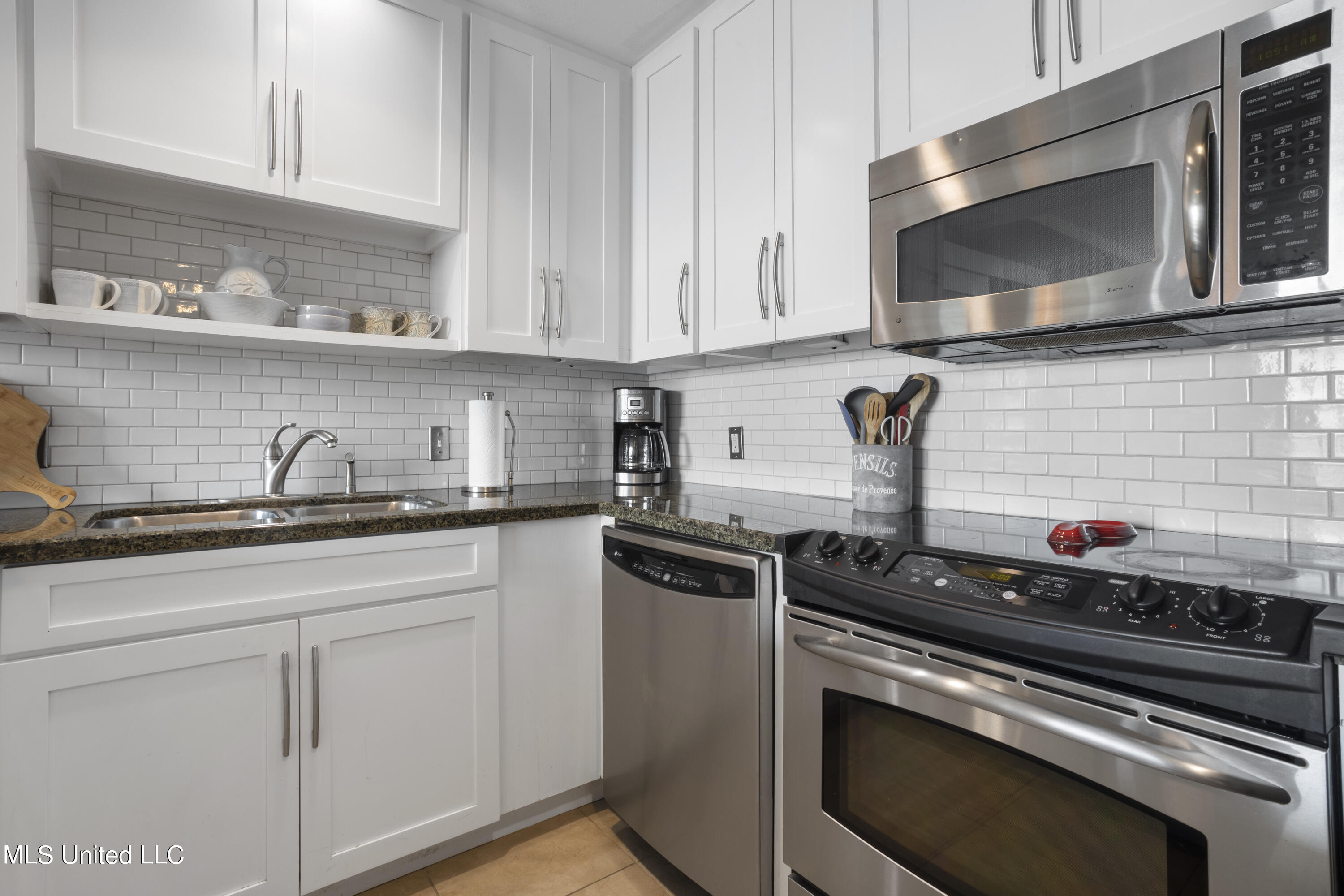 2060 Beach Boulevard Property Photo 13