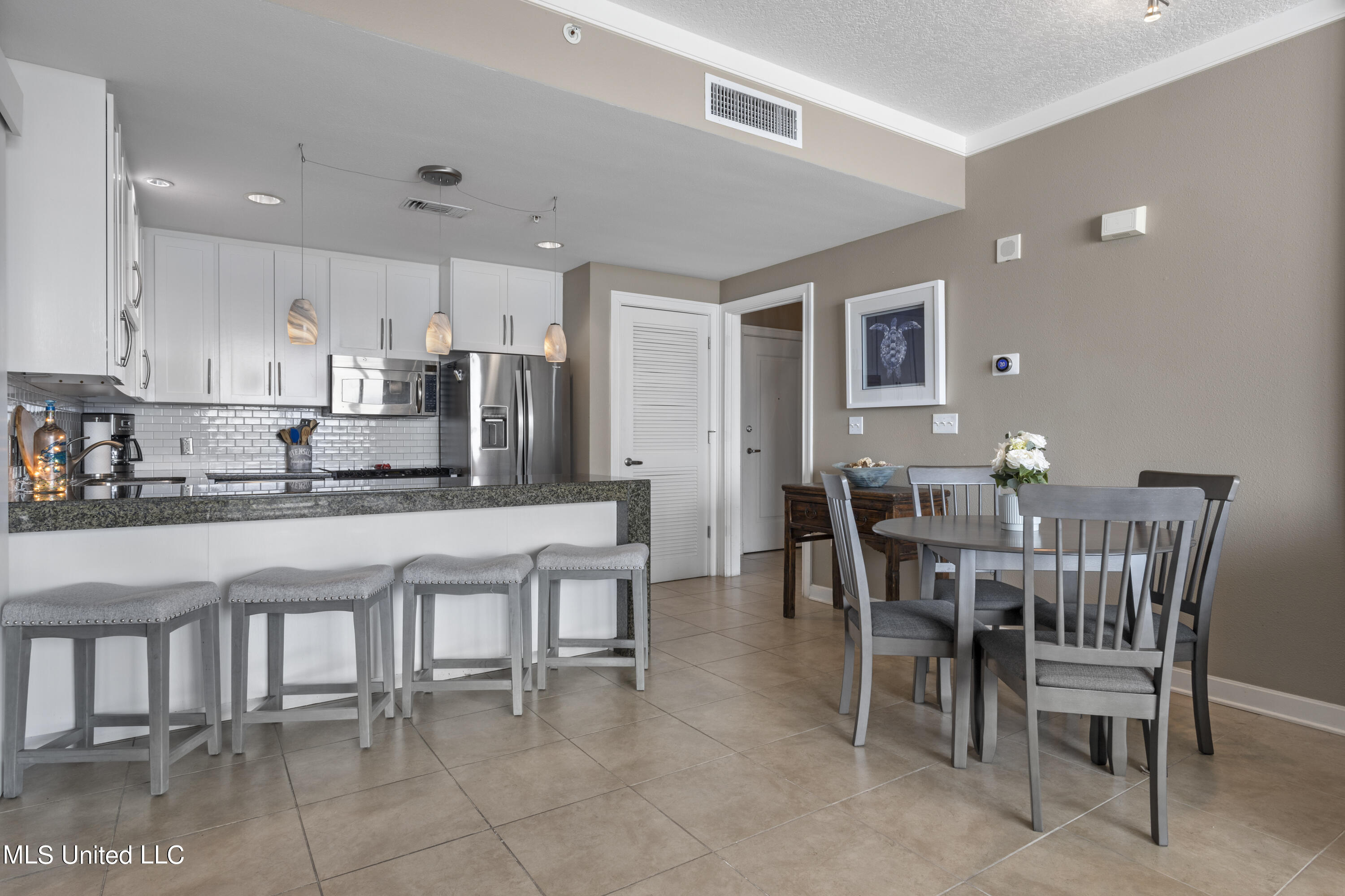 2060 Beach Boulevard Property Photo 15