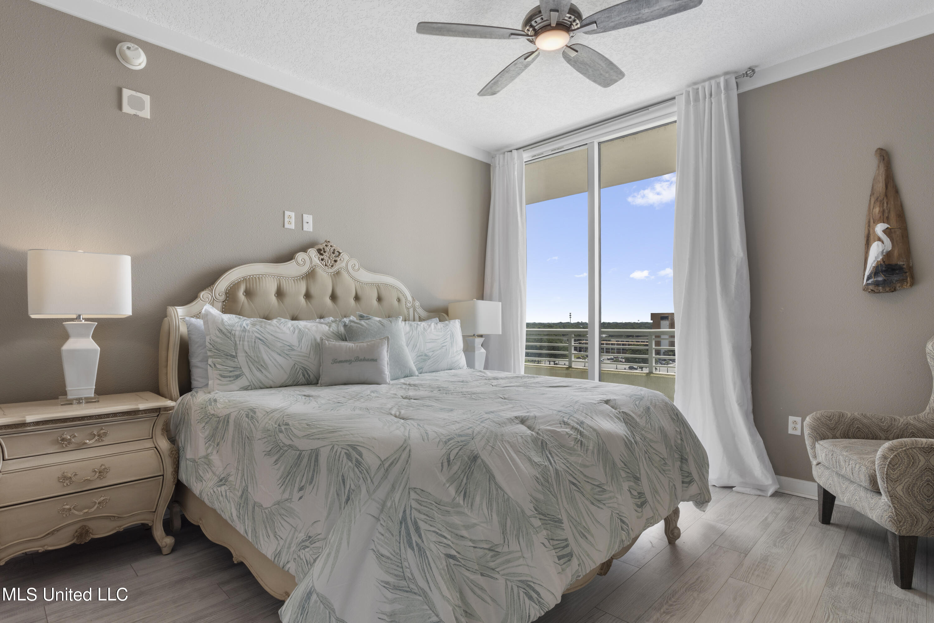 2060 Beach Boulevard Property Photo 19