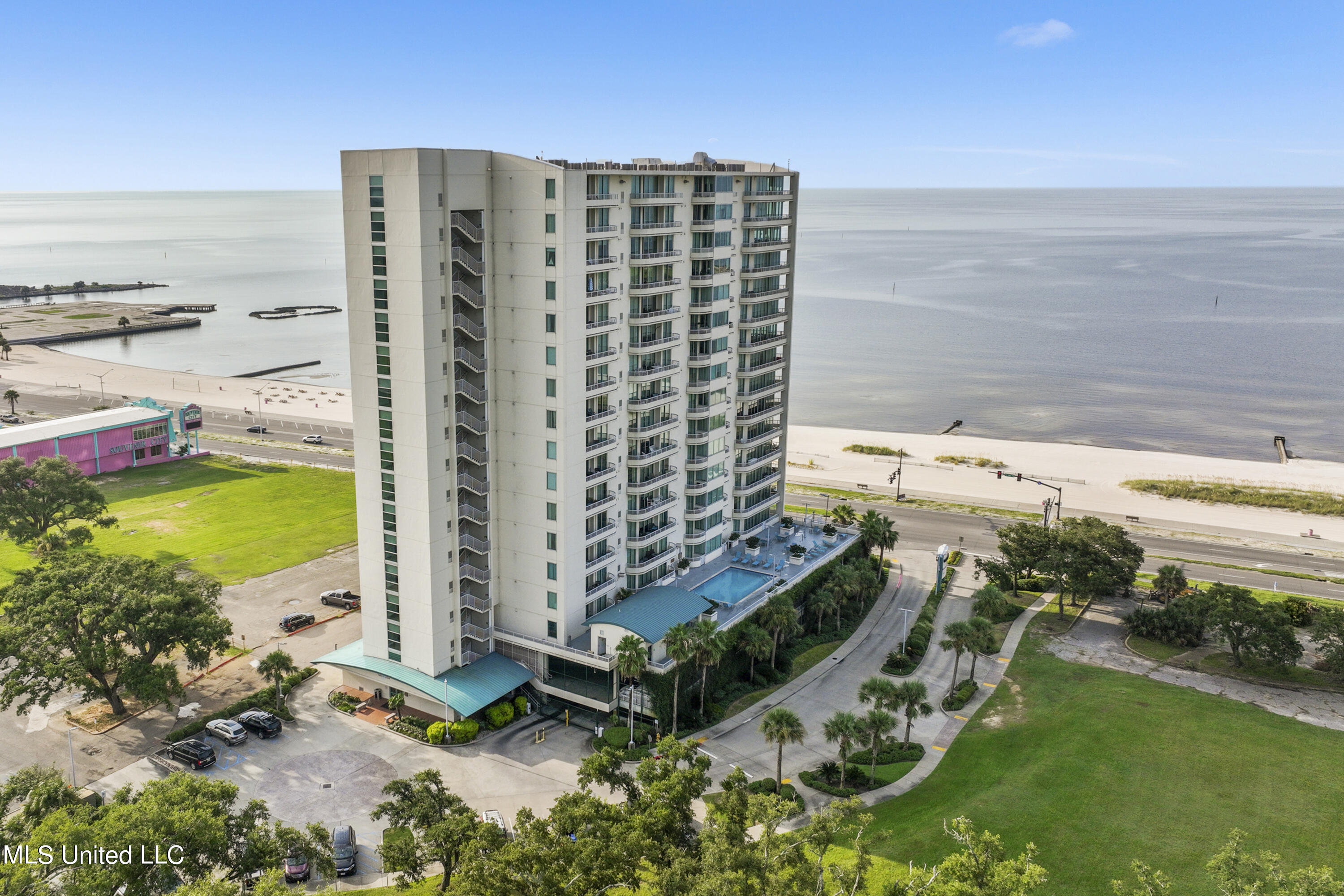 2060 Beach Boulevard Property Photo 29