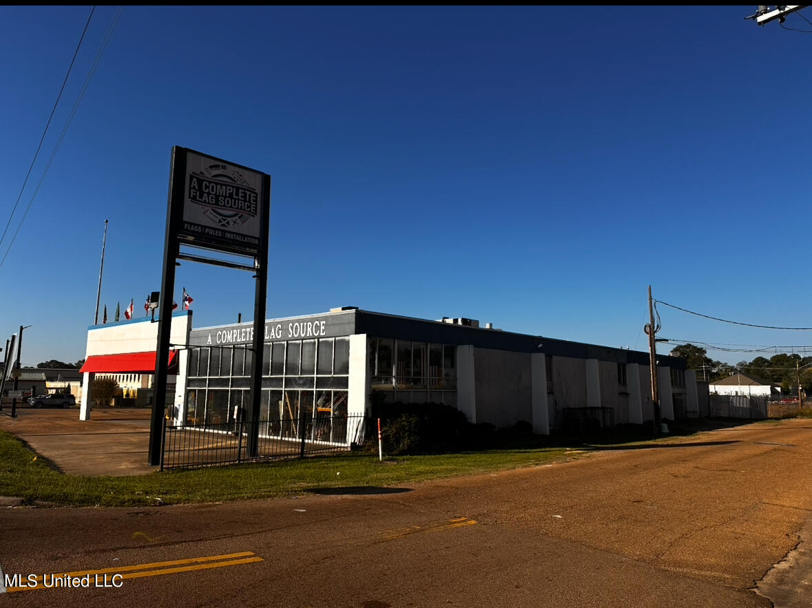 5295 I-55 North Frontage Road Property Photo 1