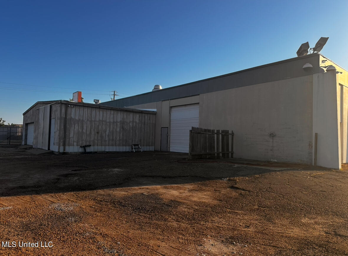 5295 I-55 North Frontage Road Property Photo 4