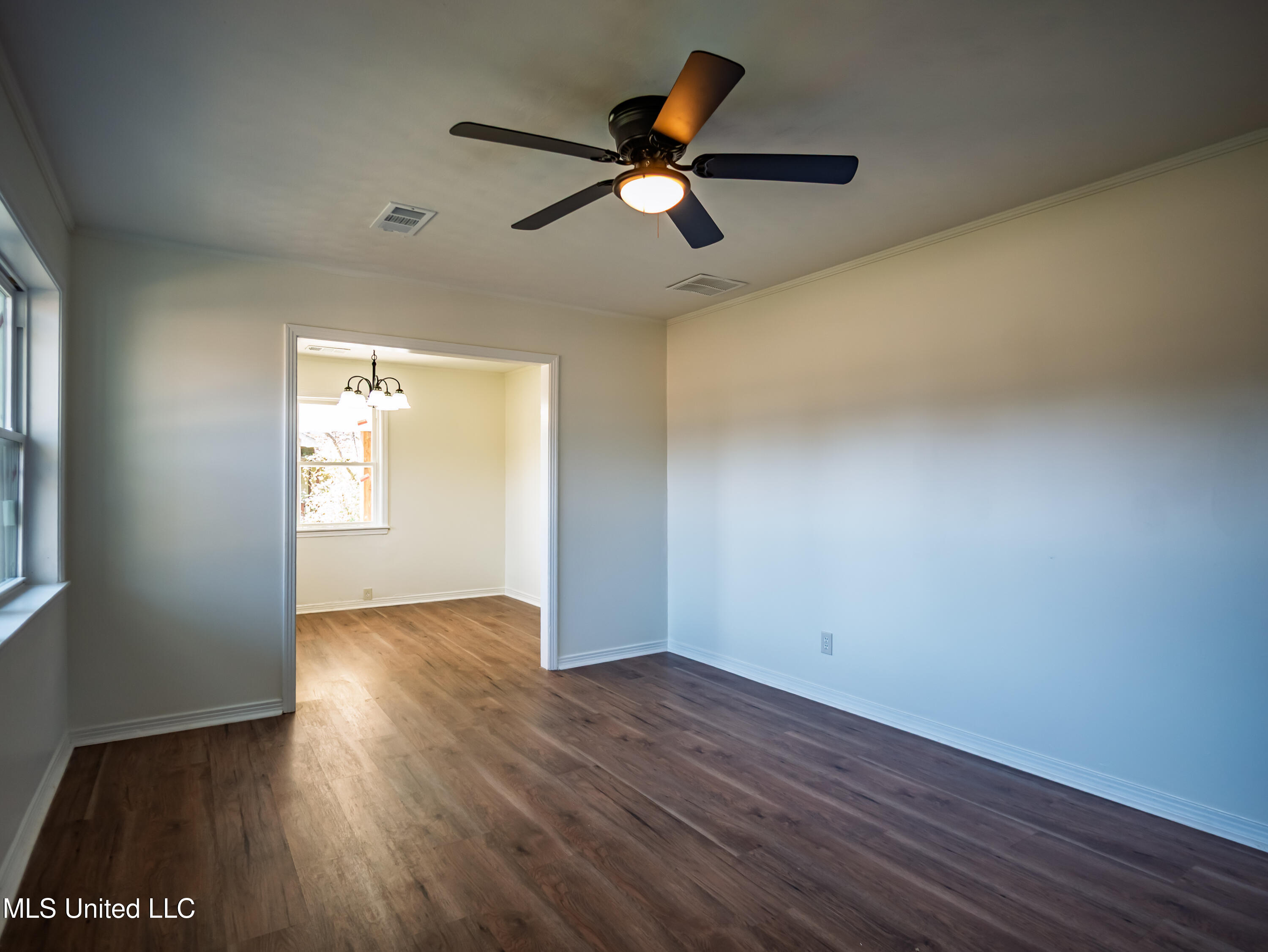 201 College Street Property Photo 14