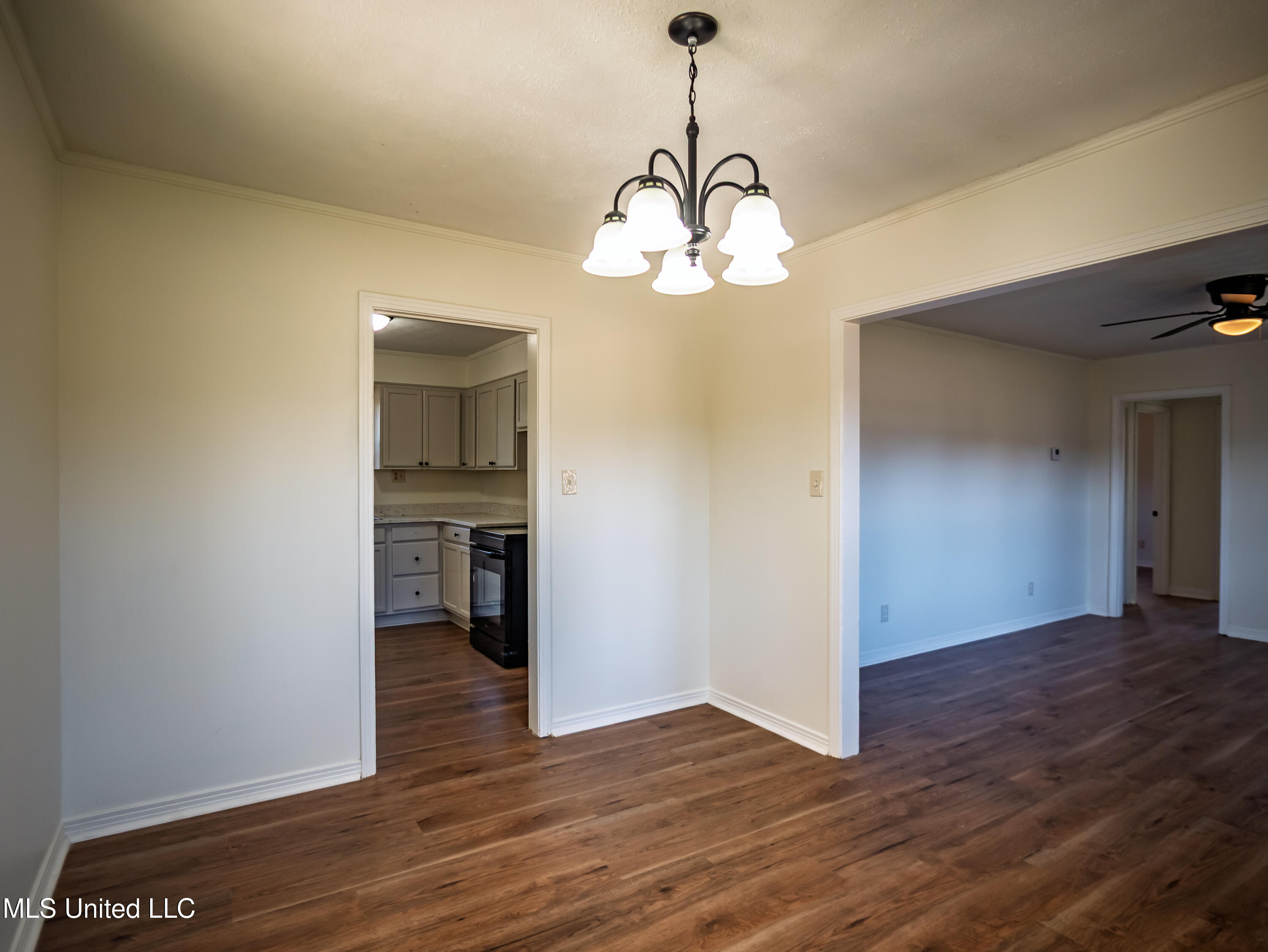 201 College Street Property Photo 16