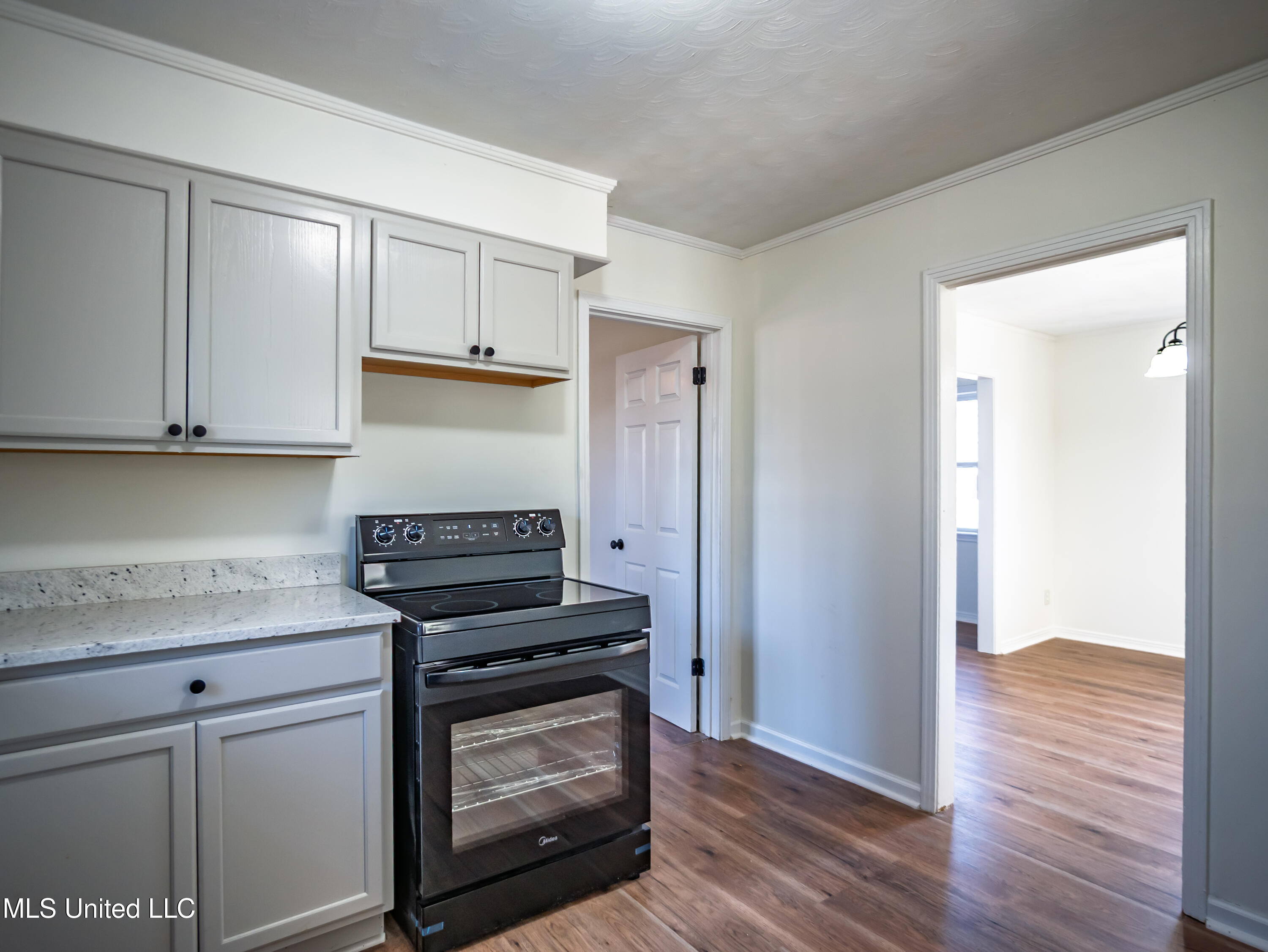 201 College Street Property Photo 19