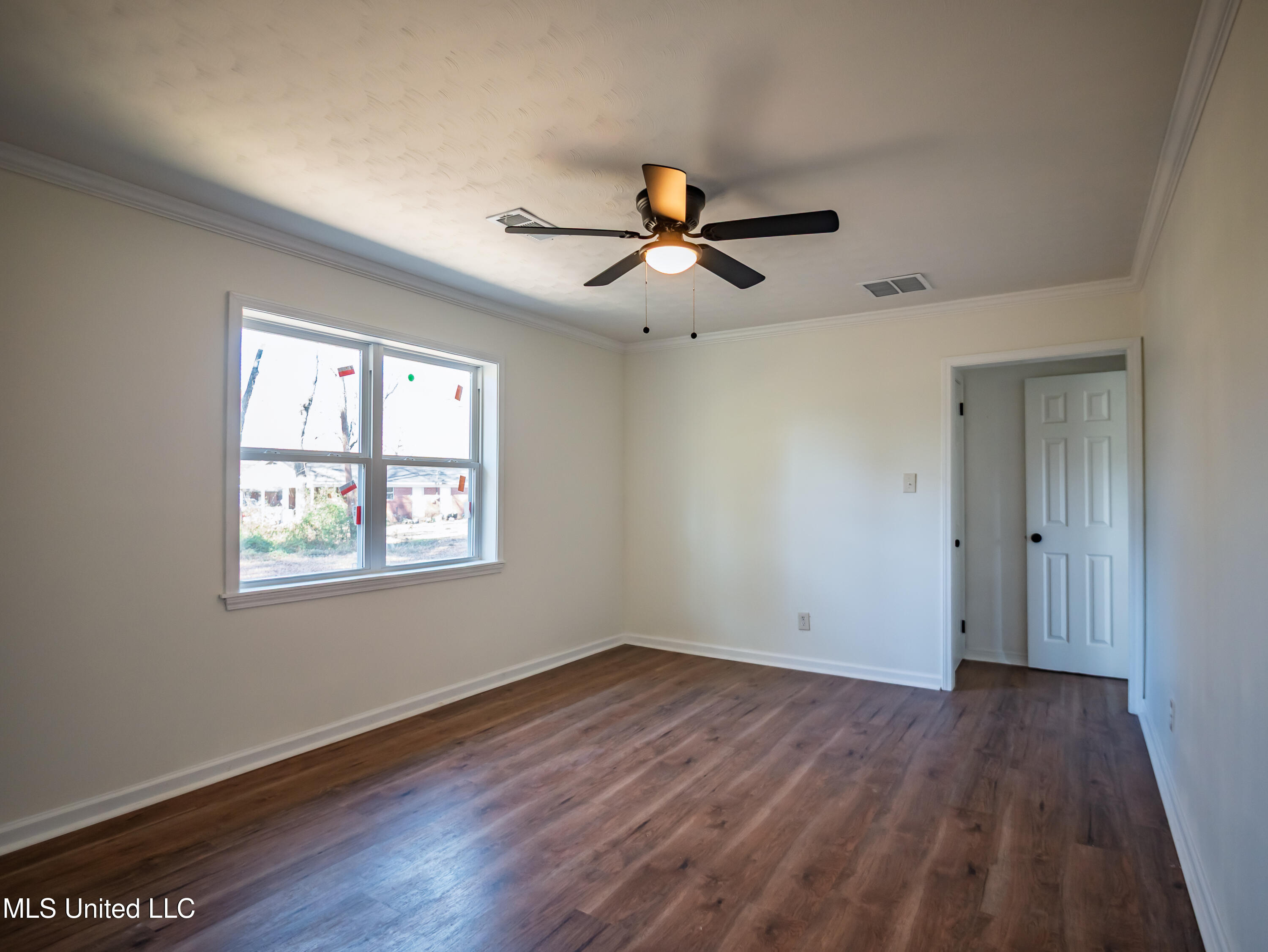 201 College Street Property Photo 21