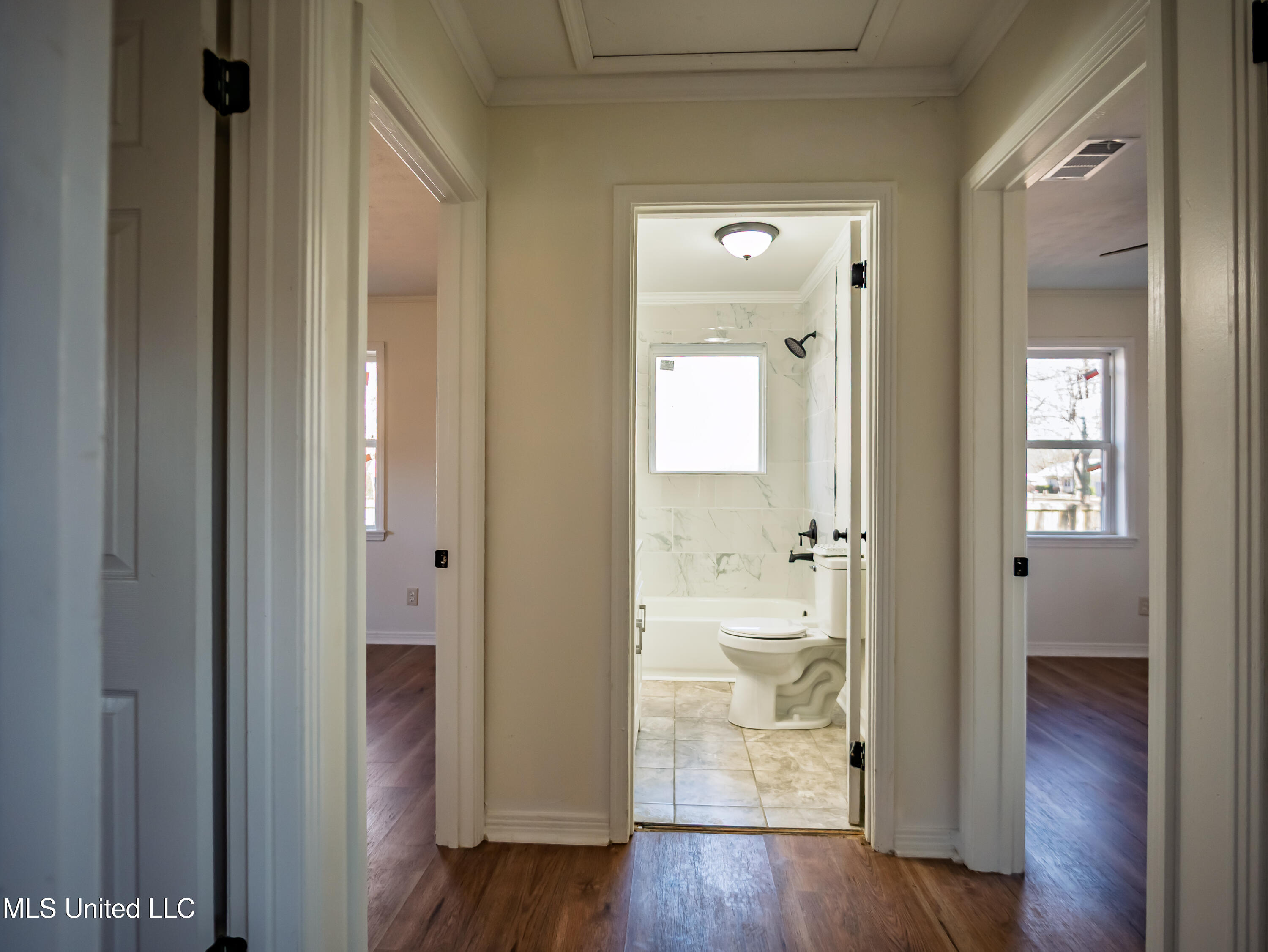 201 College Street Property Photo 23