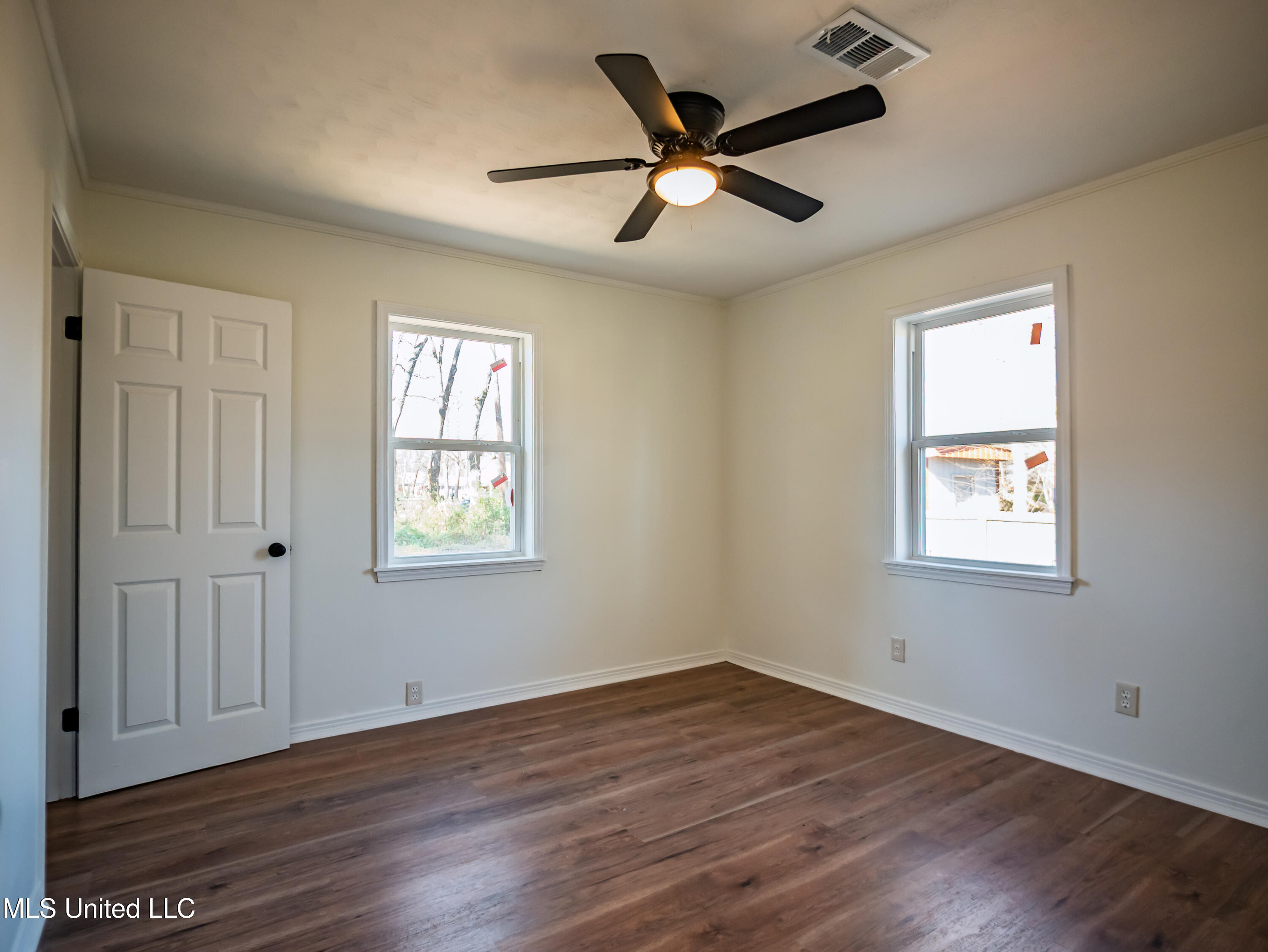 201 College Street Property Photo 24