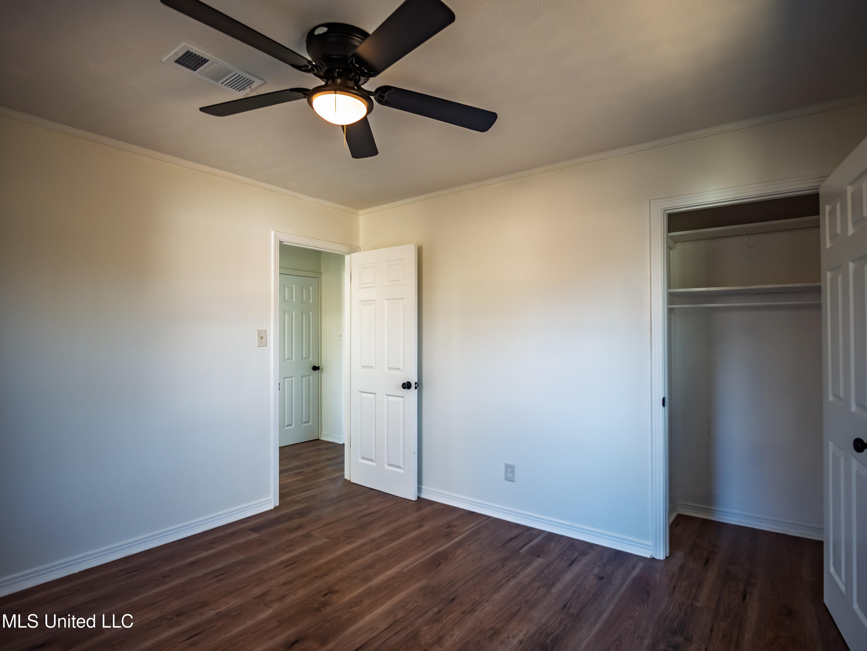 201 College Street Property Photo 25
