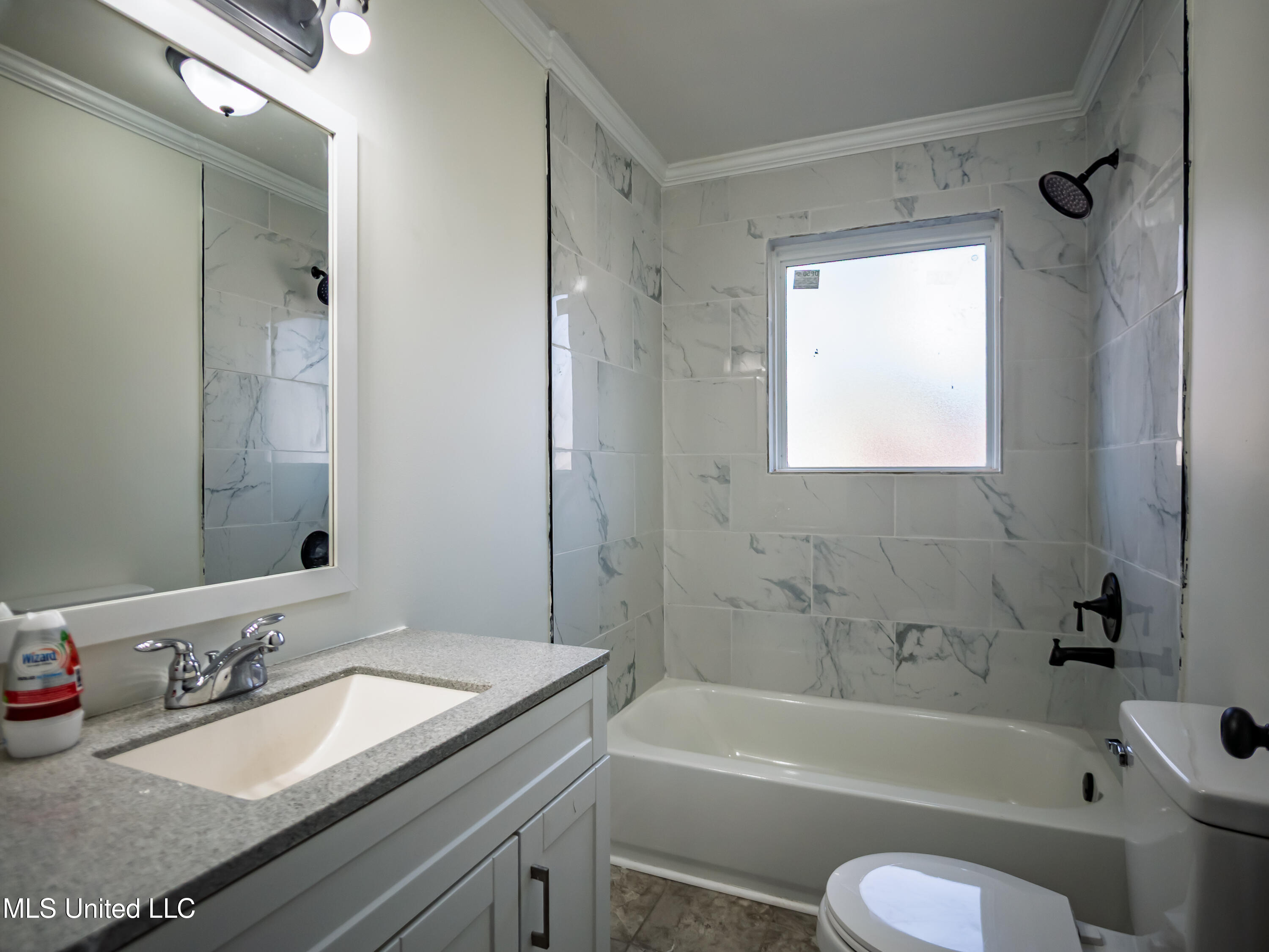 201 College Street Property Photo 26