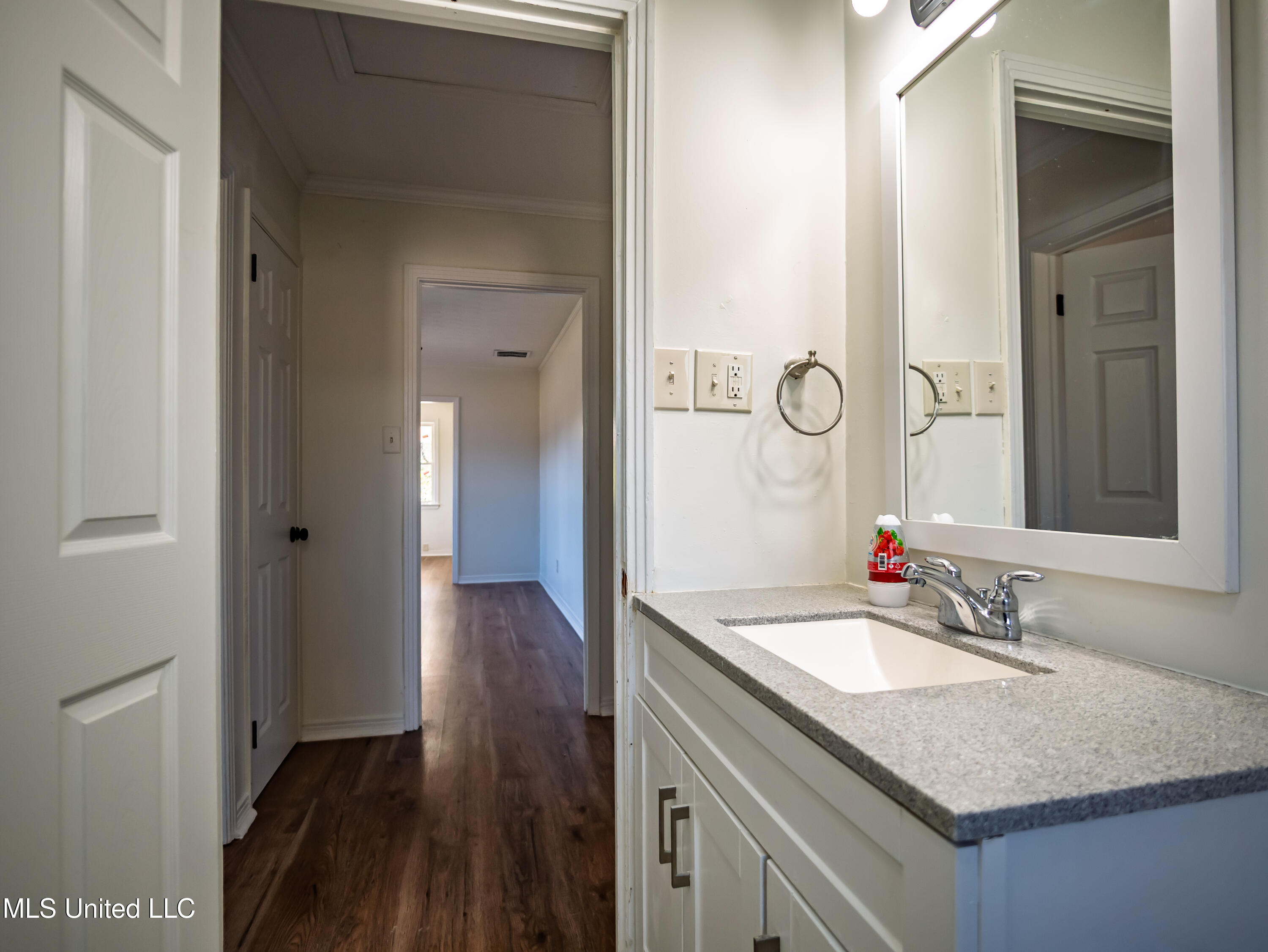 201 College Street Property Photo 27