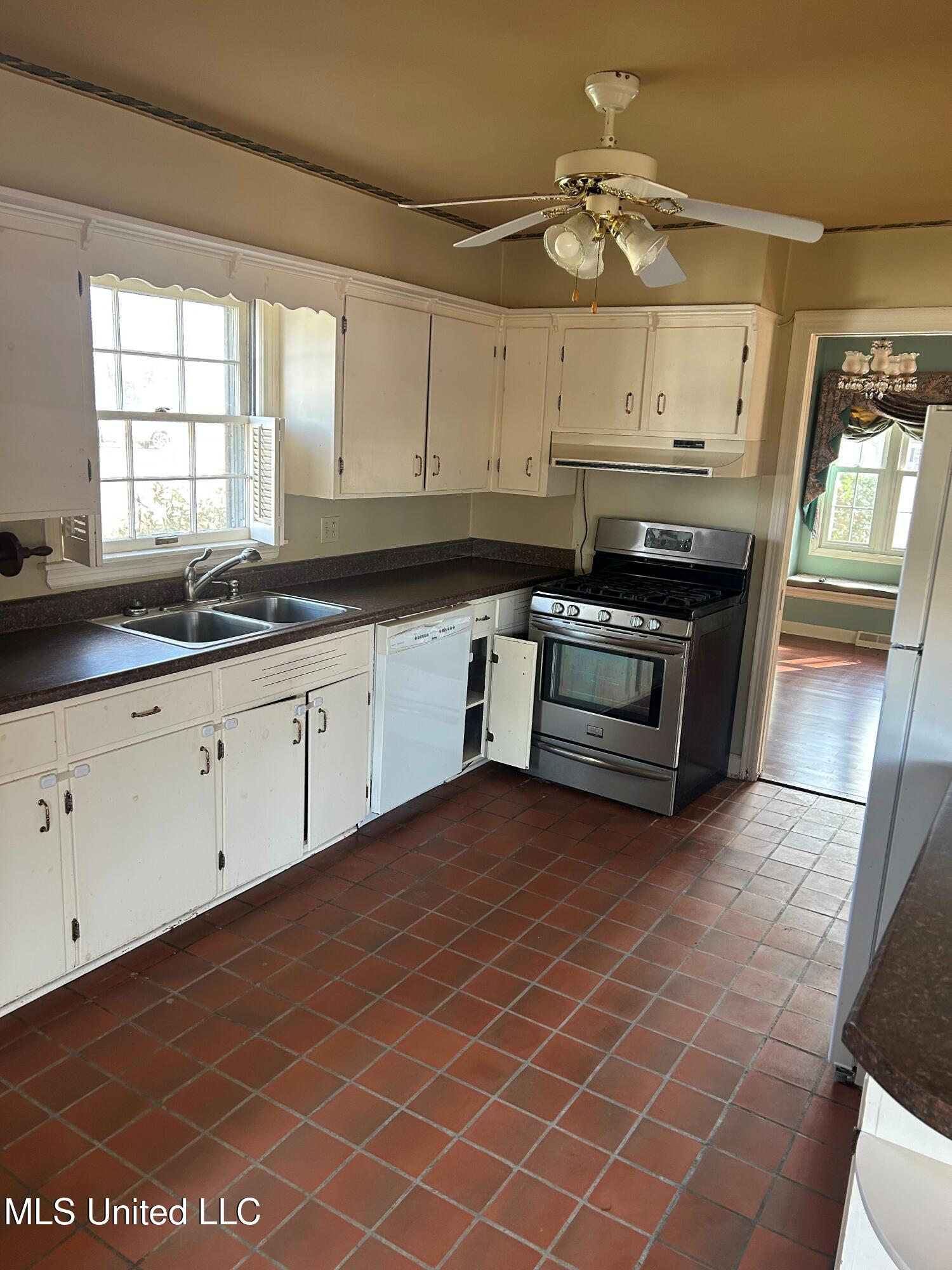 141 Mcguire Cove Property Photo 3