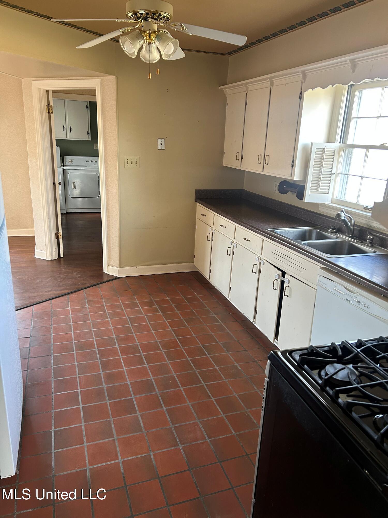 141 Mcguire Cove Property Photo 4