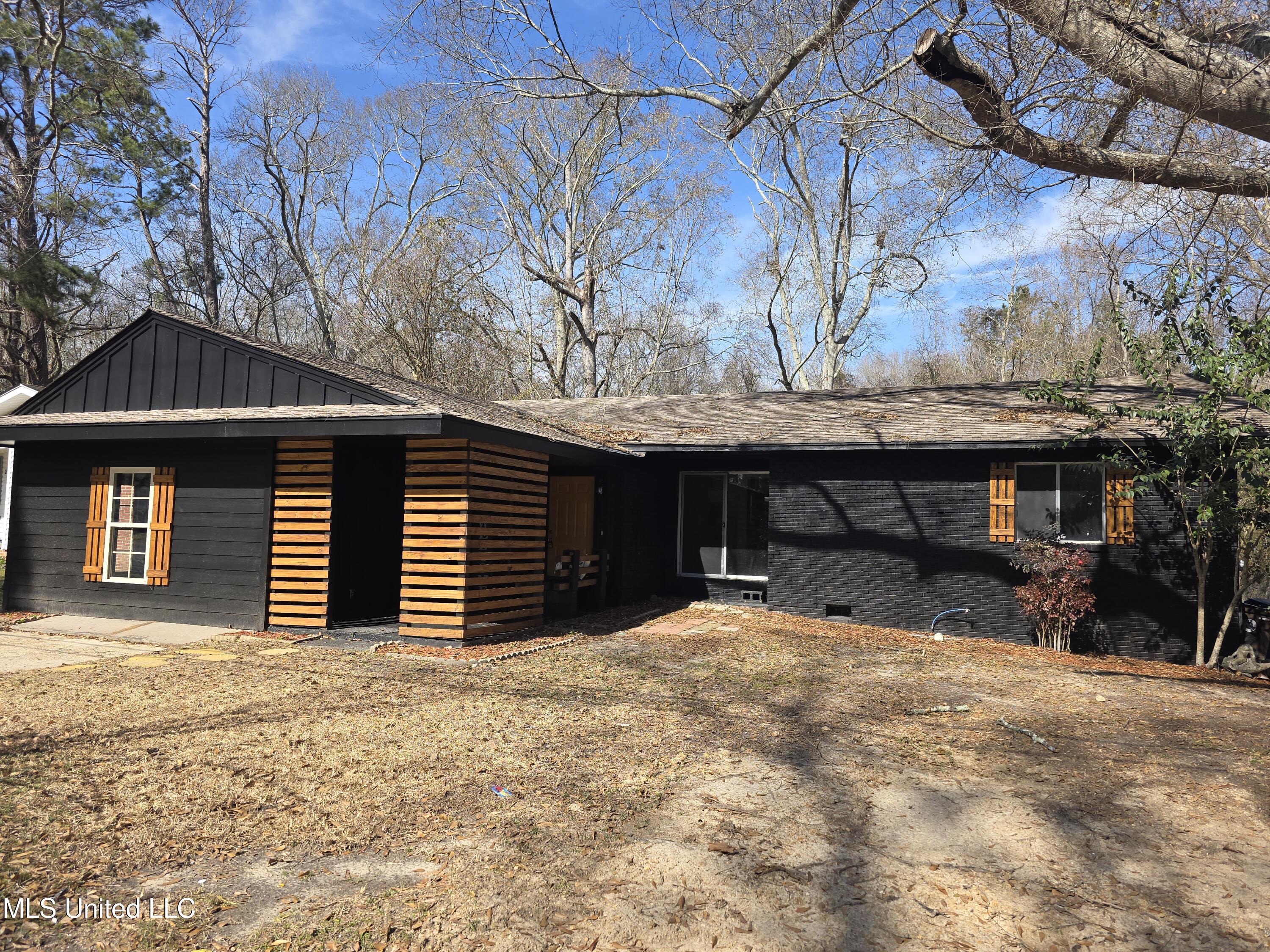 2815 Hillside Drive Property Photo 1