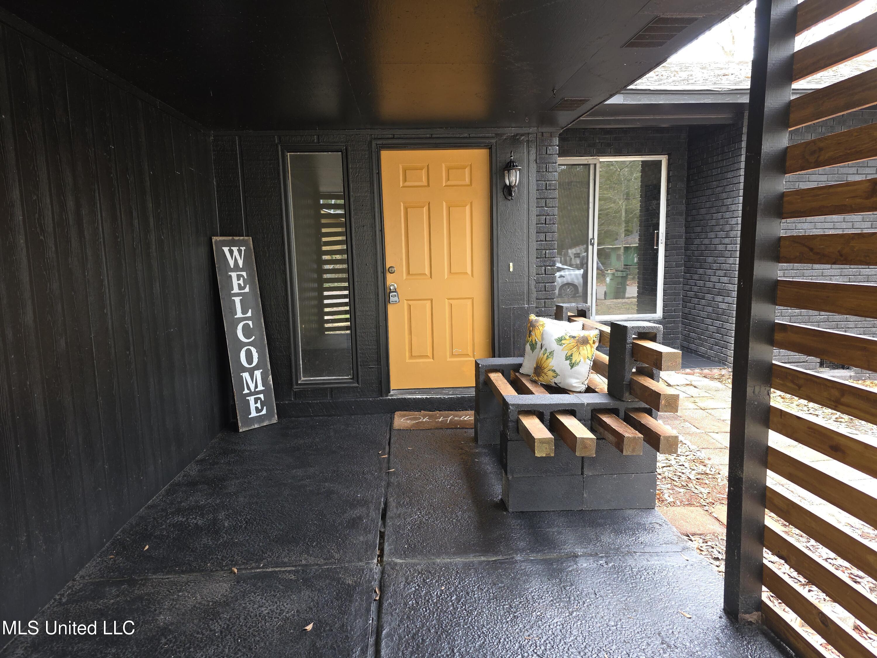 2815 Hillside Drive Property Photo 3