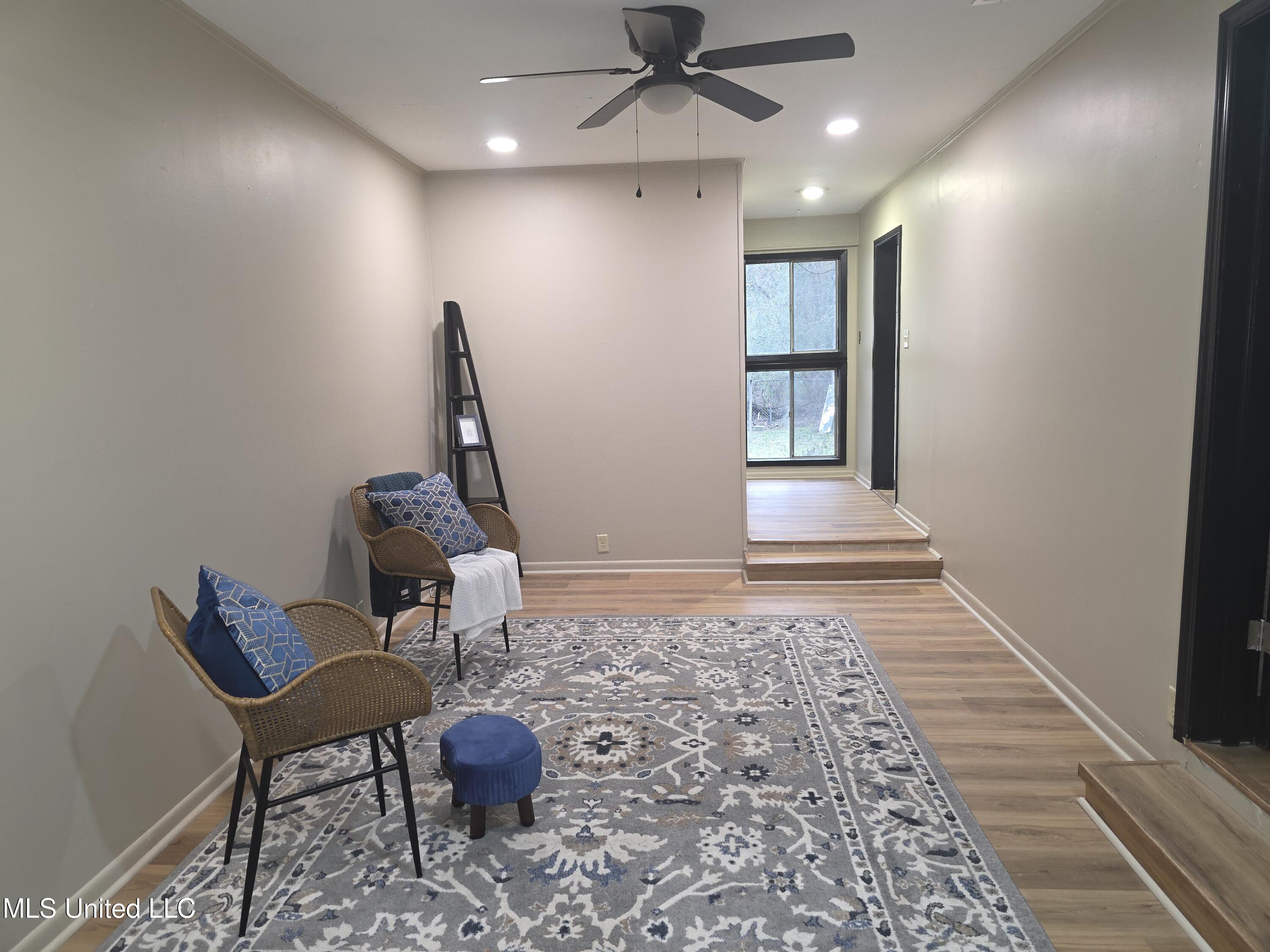 2815 Hillside Drive Property Photo 6