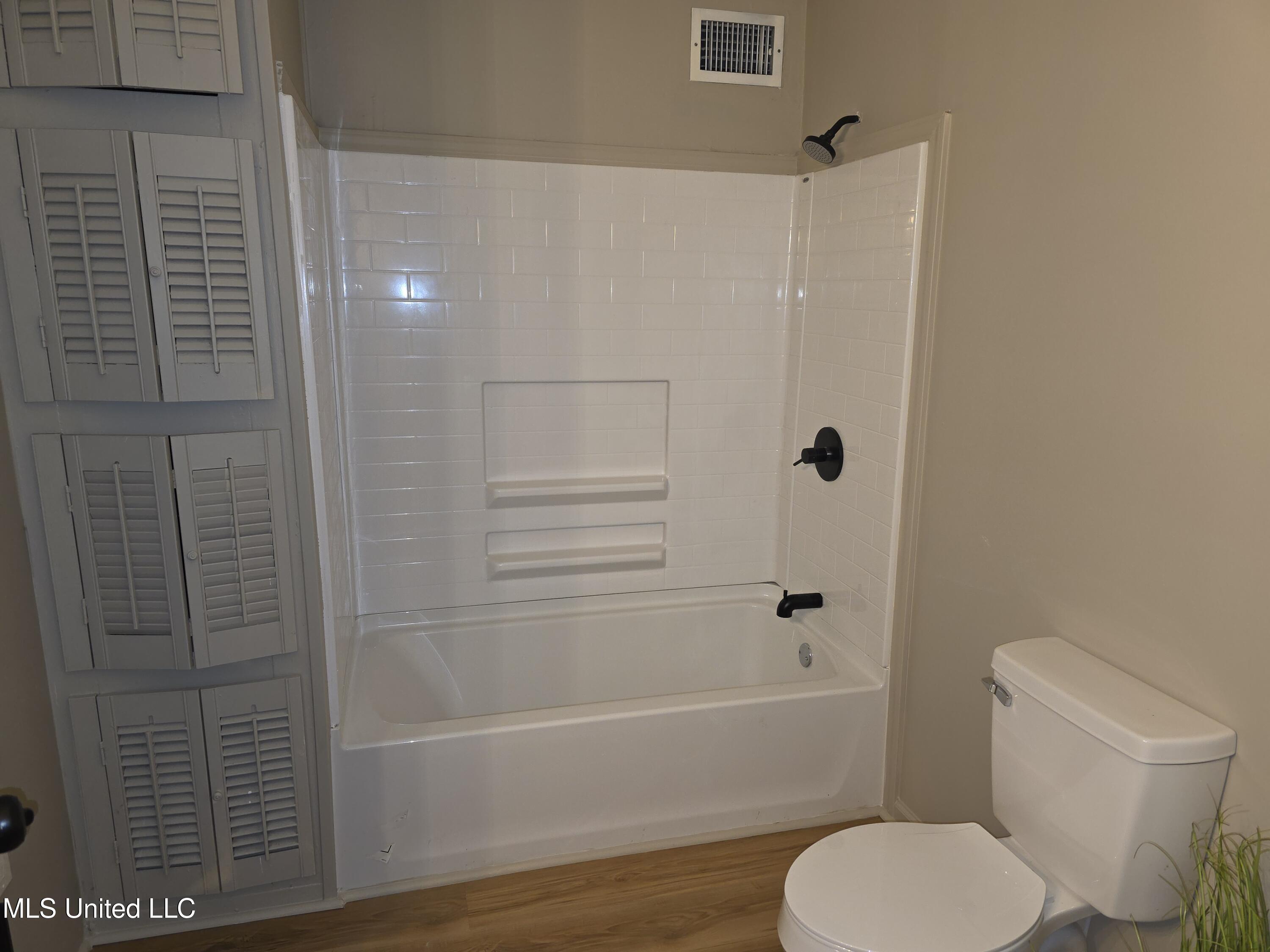 2815 Hillside Drive Property Photo 10