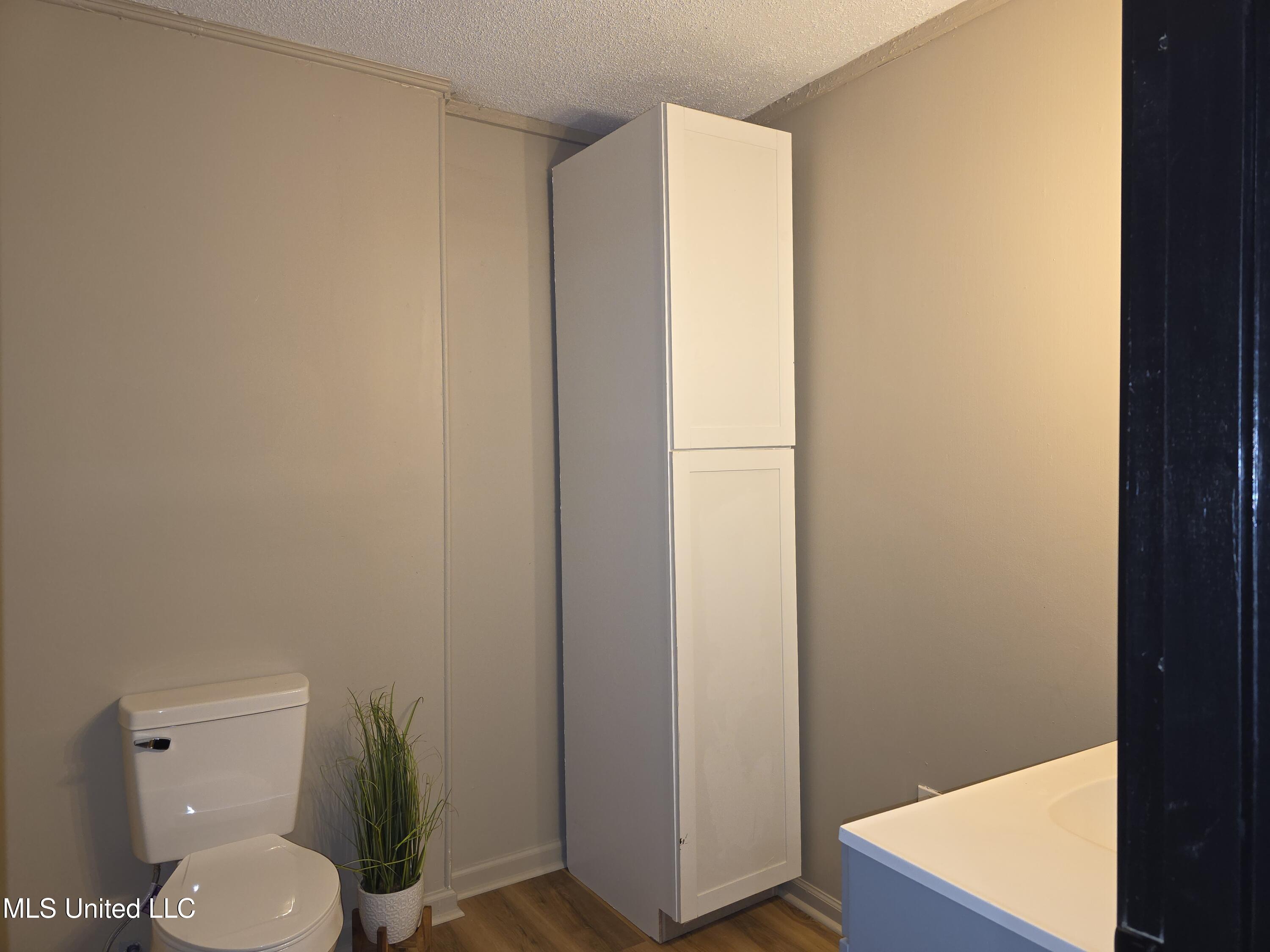 2815 Hillside Drive Property Photo 11