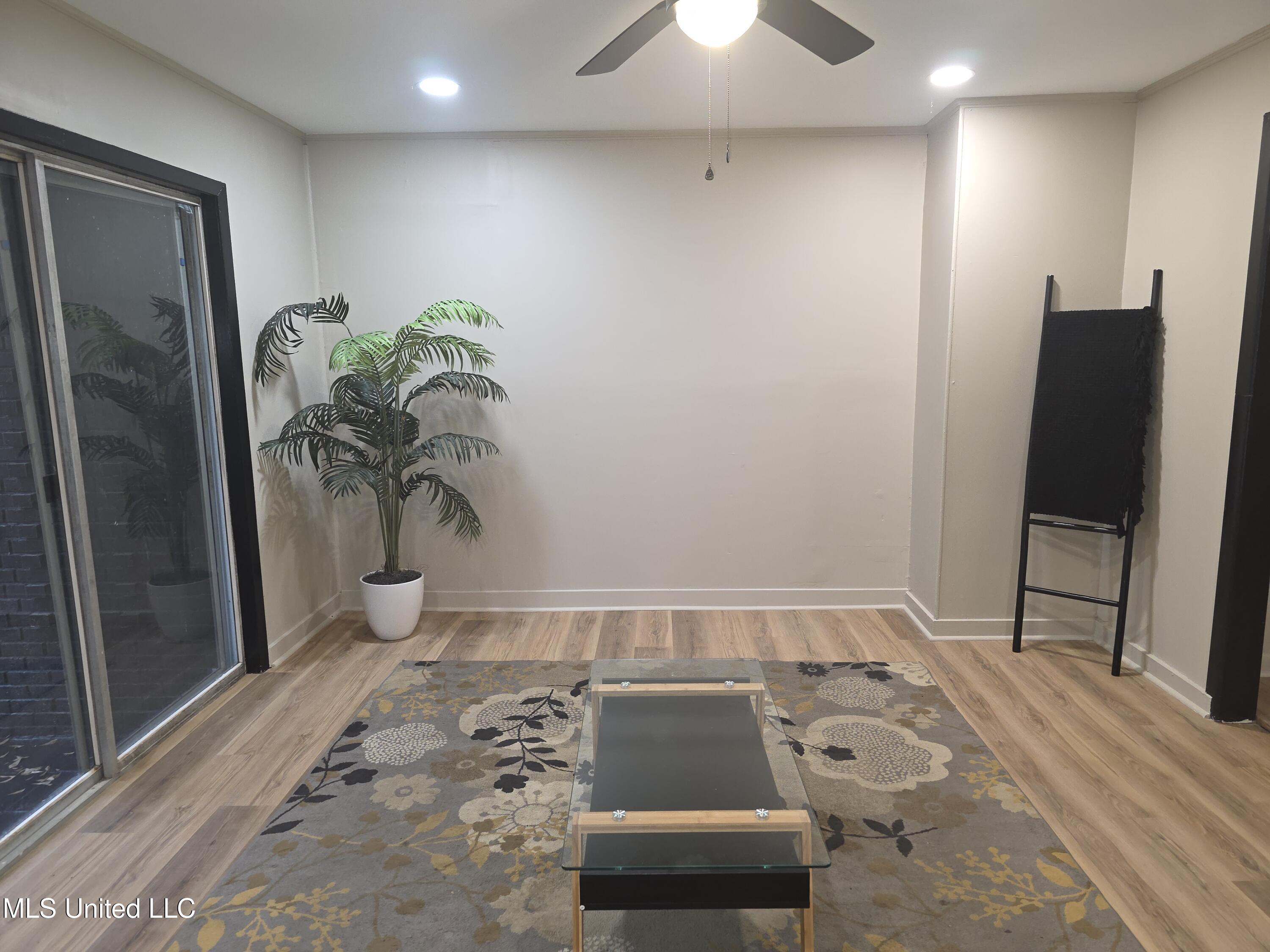 2815 Hillside Drive Property Photo 12