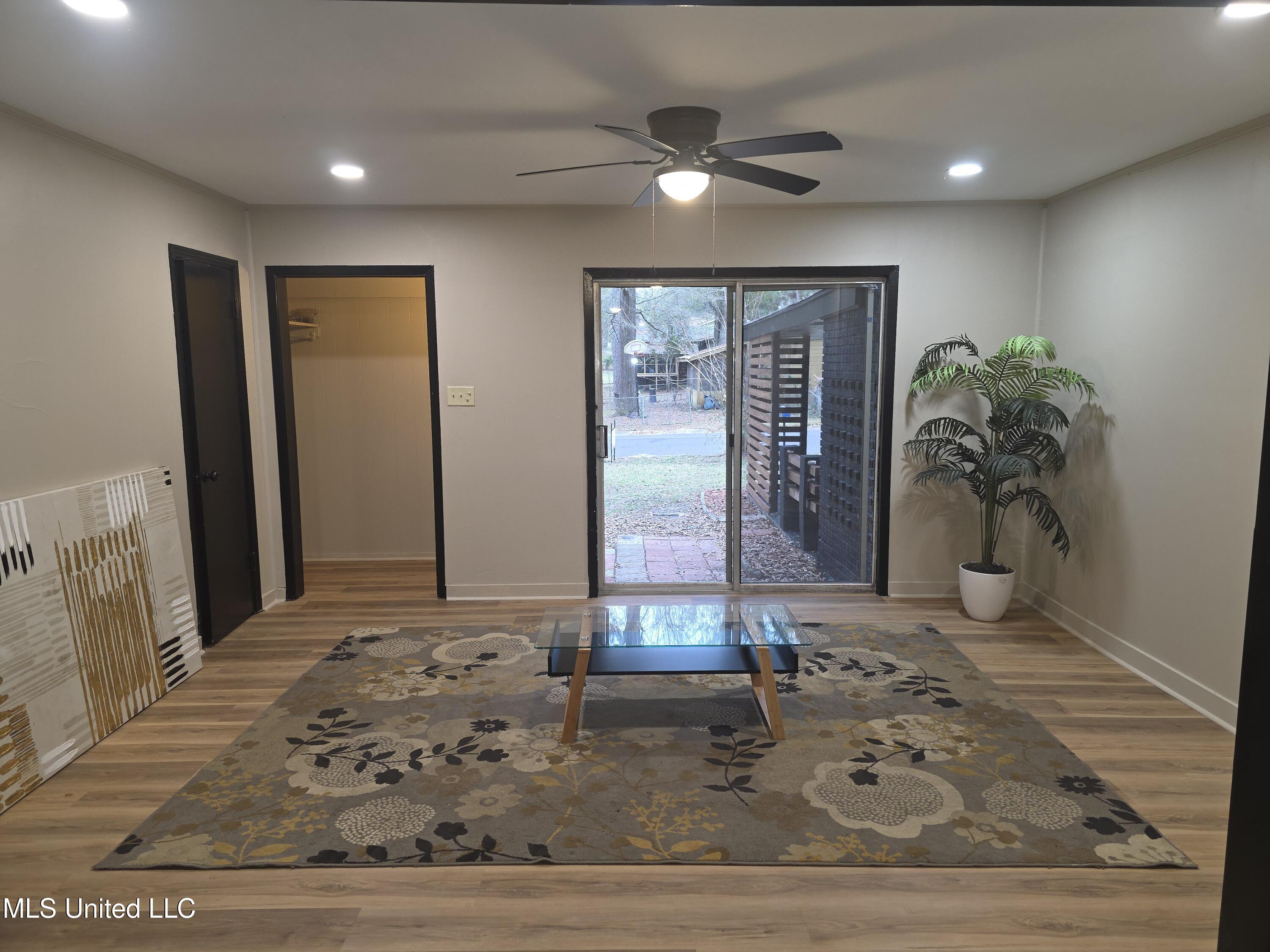 2815 Hillside Drive Property Photo 13