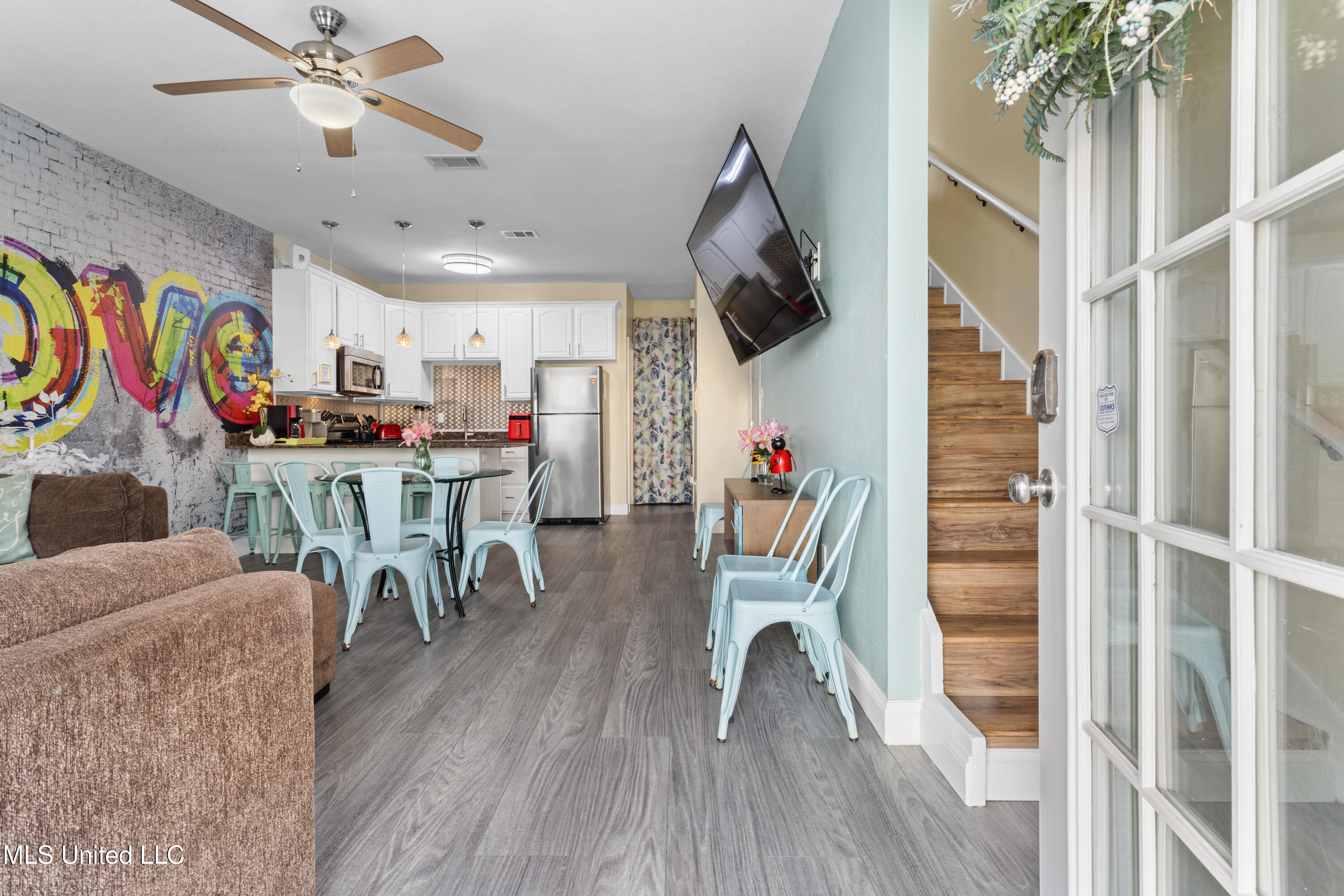 1170 Century Oaks Drive Property Photo 3
