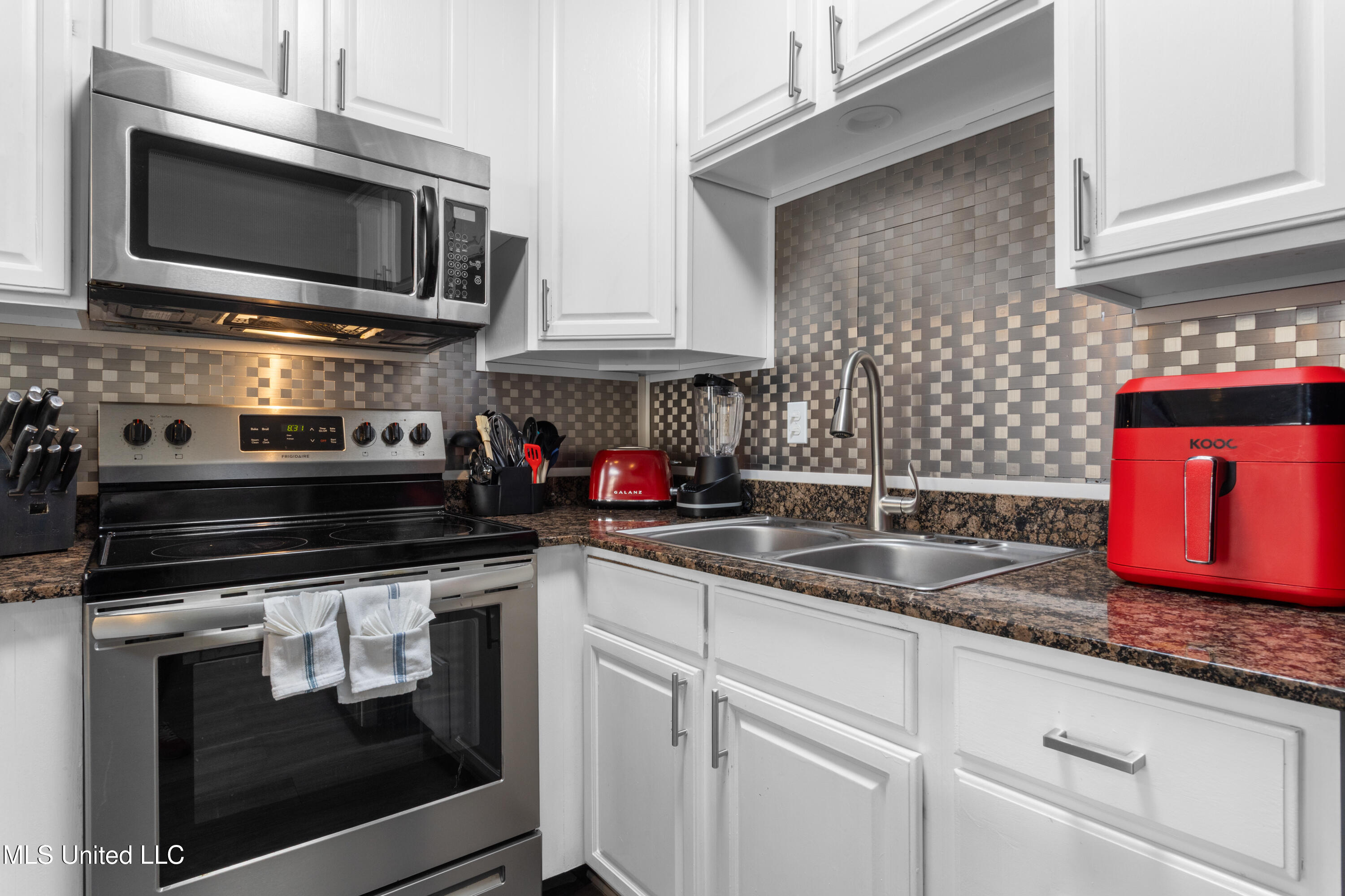 1170 Century Oaks Drive Property Photo 12