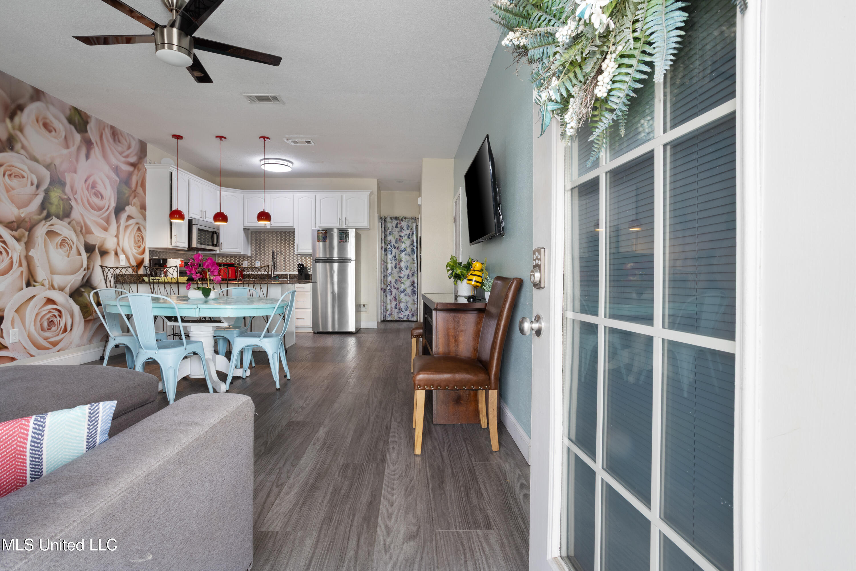 1180 Century Oaks Drive Property Photo 4