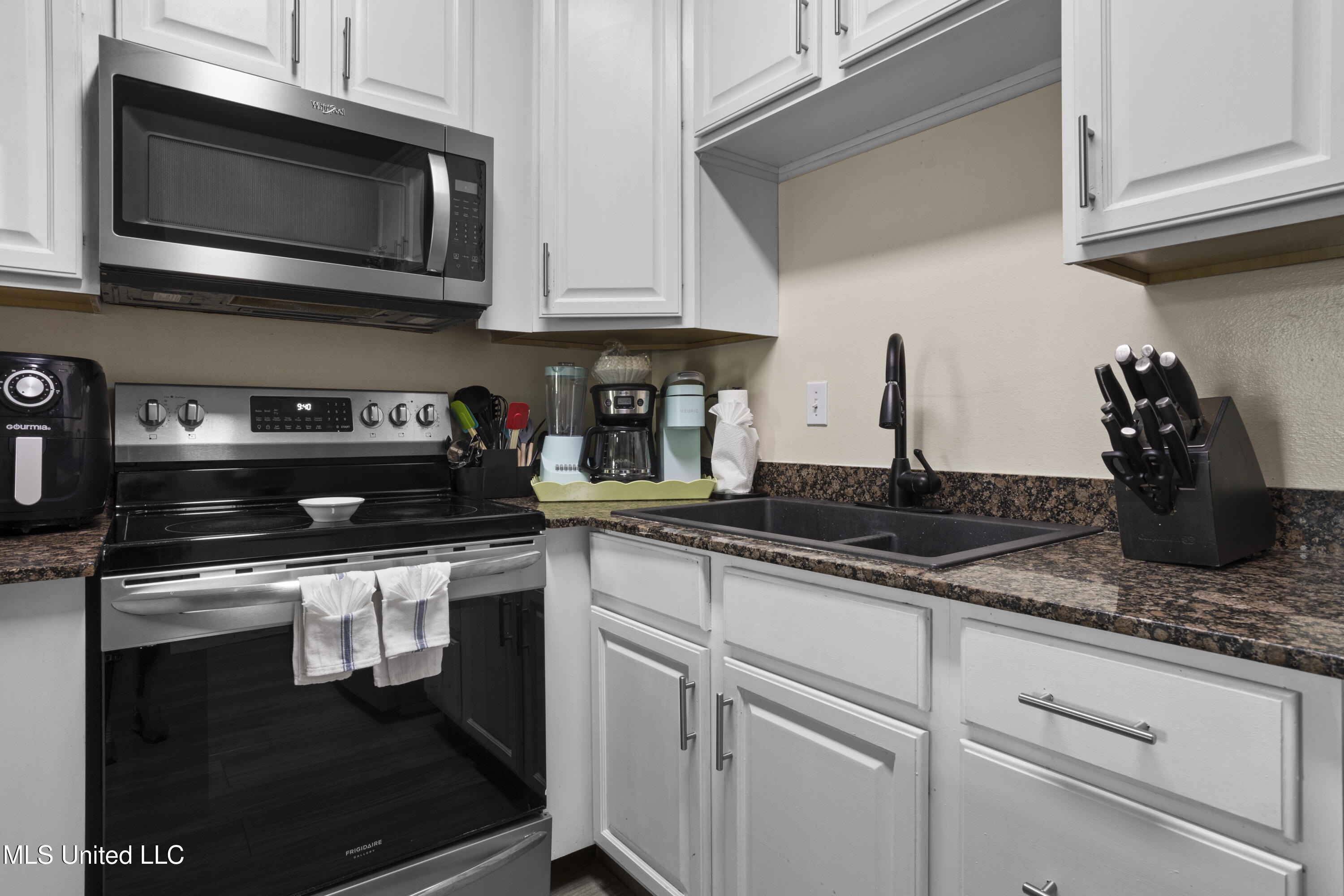 1181 Century Oaks Drive Property Photo 11