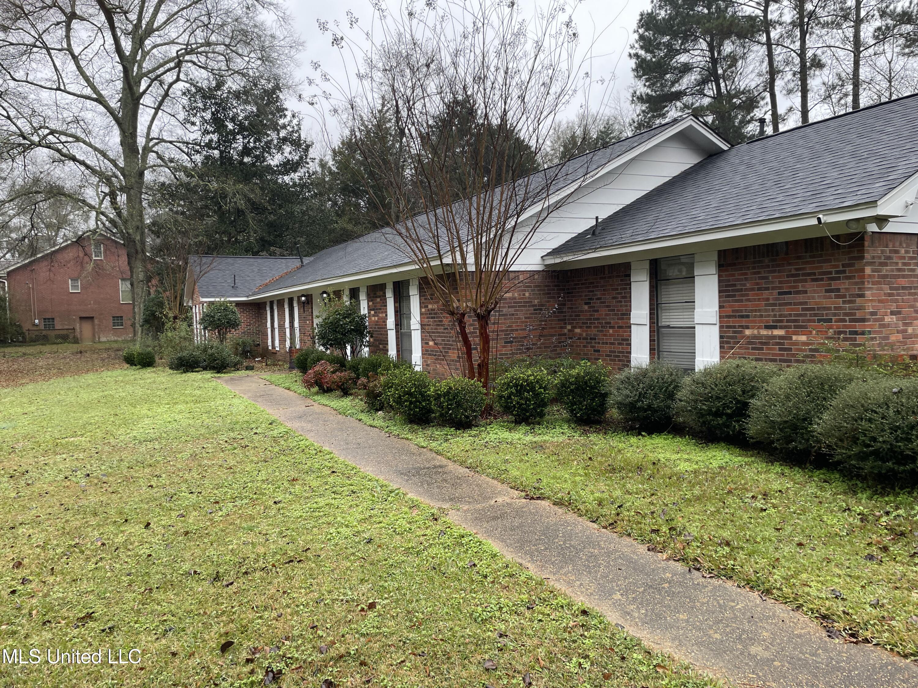 522 Kennedy Drive Property Photo 2