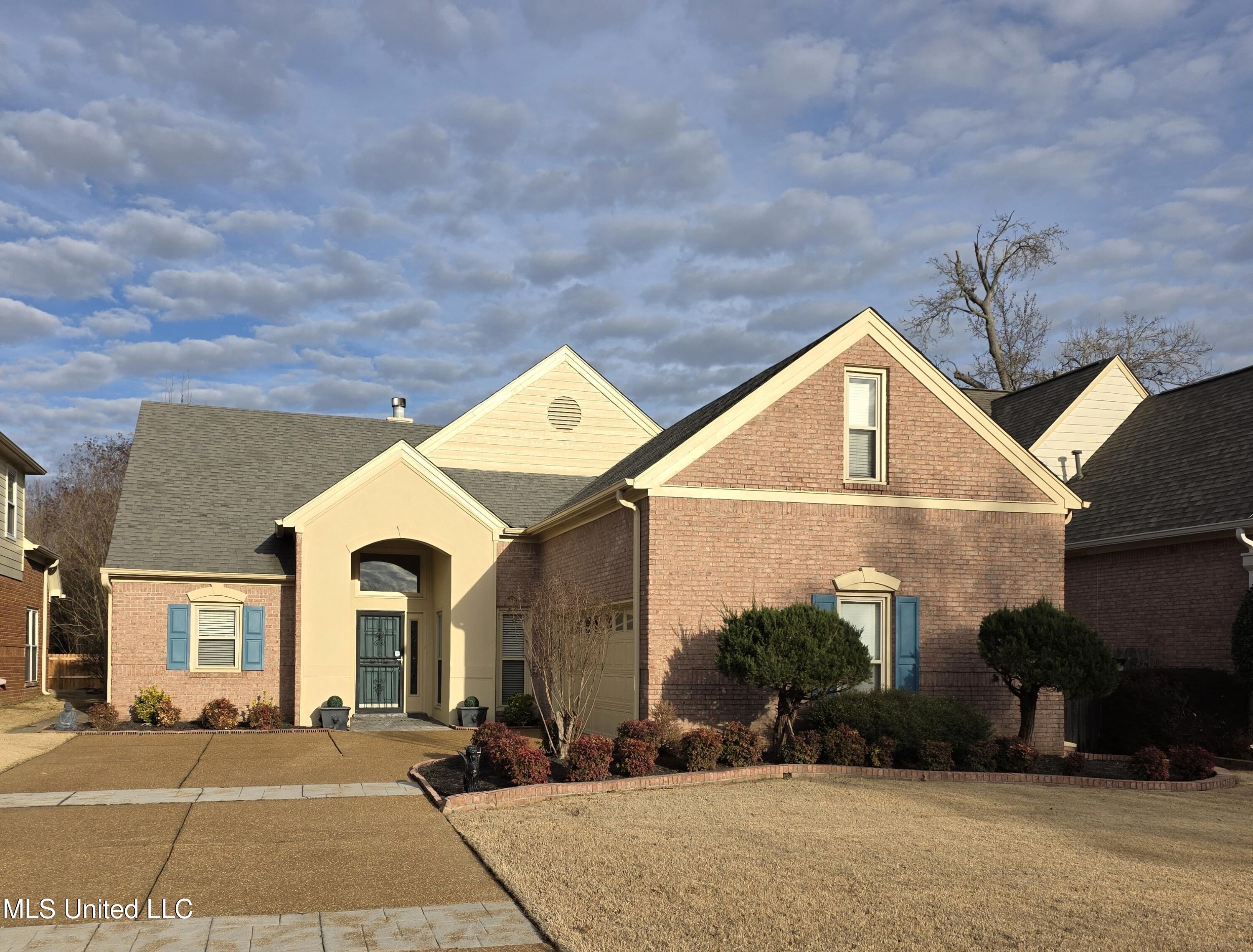 8318 Waverly Cove Property Photo 1