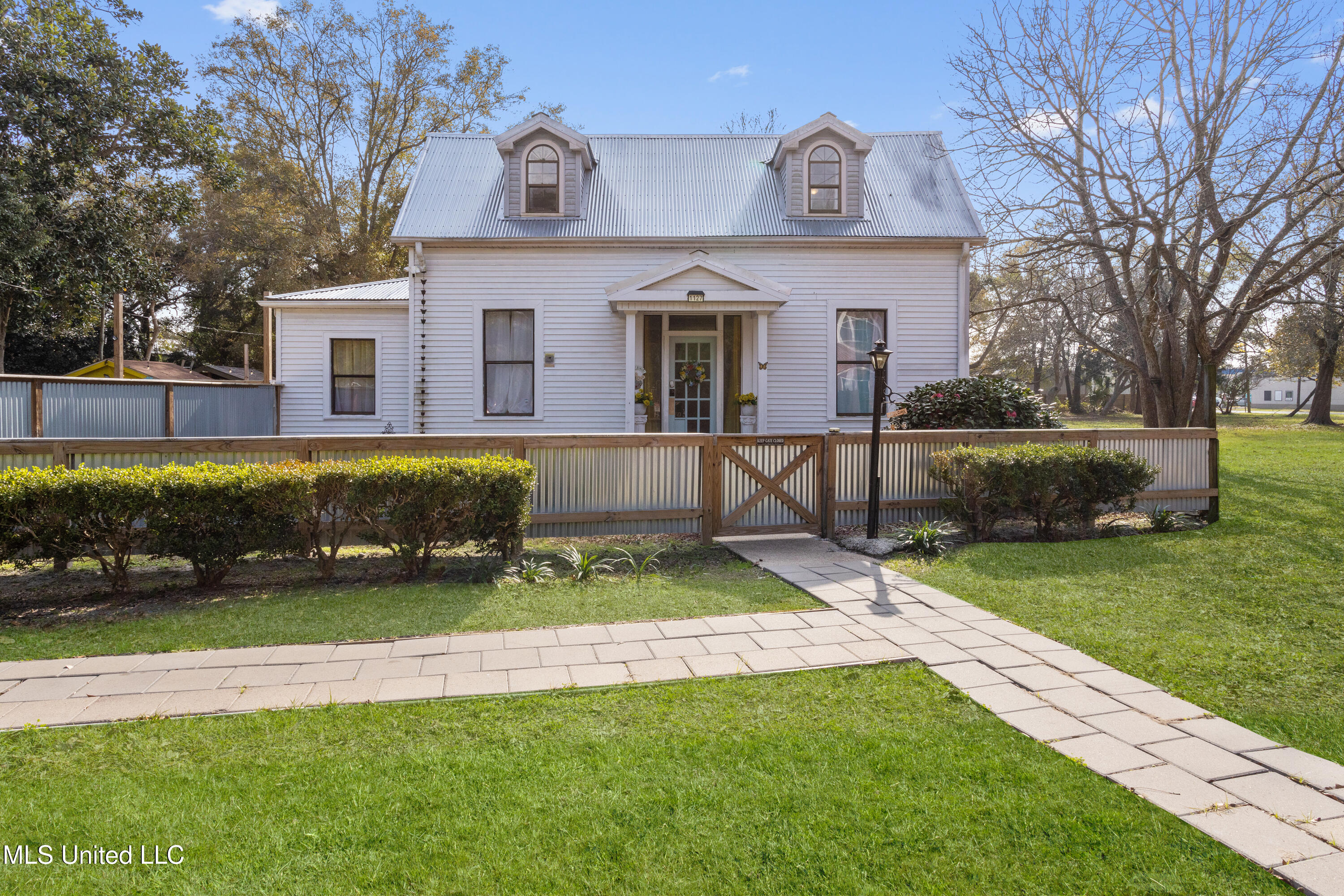 1127 19th Street Property Photo 1