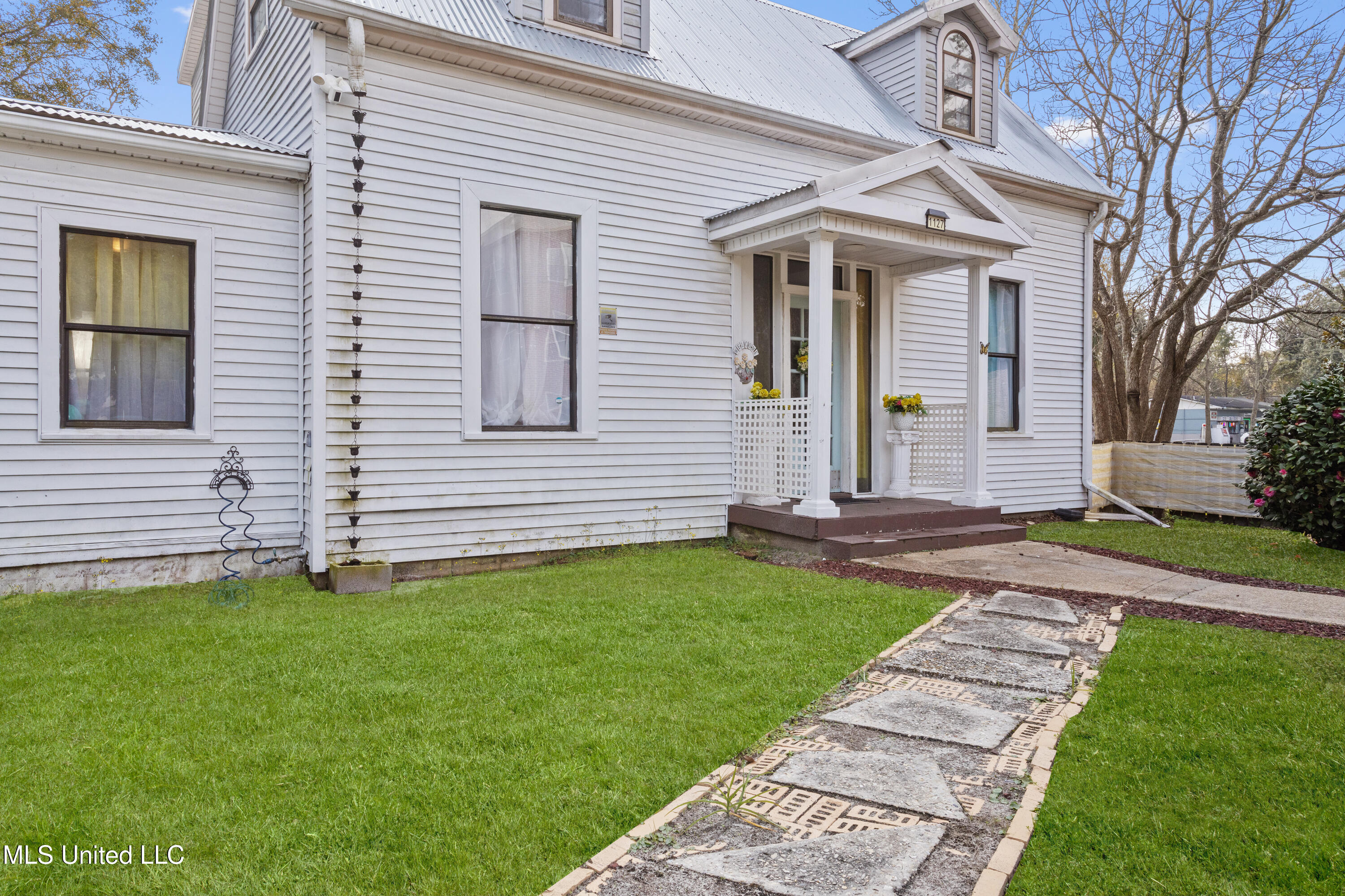 1127 19th Street Property Photo 3