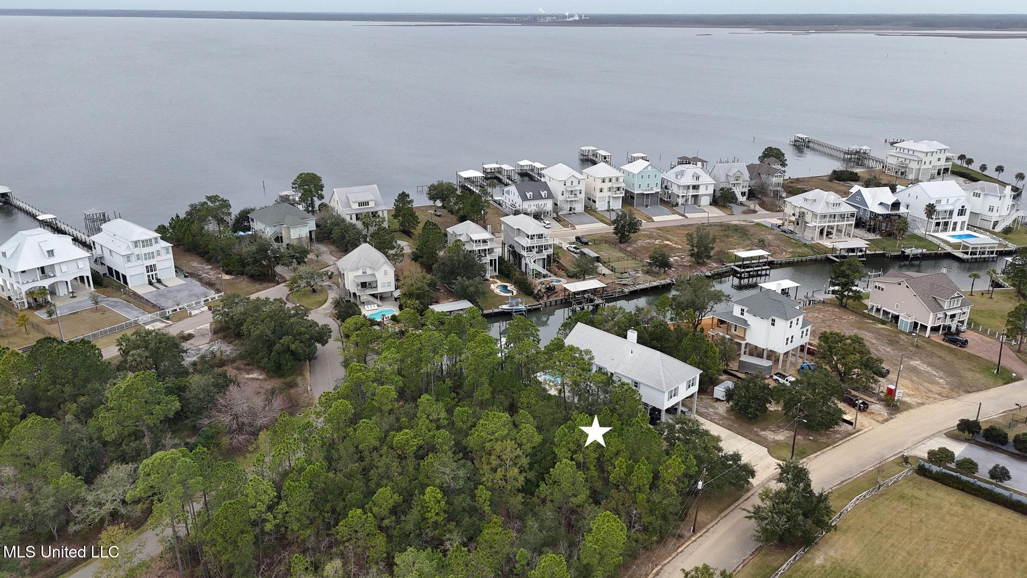 Sunset Drive Property Photo 3
