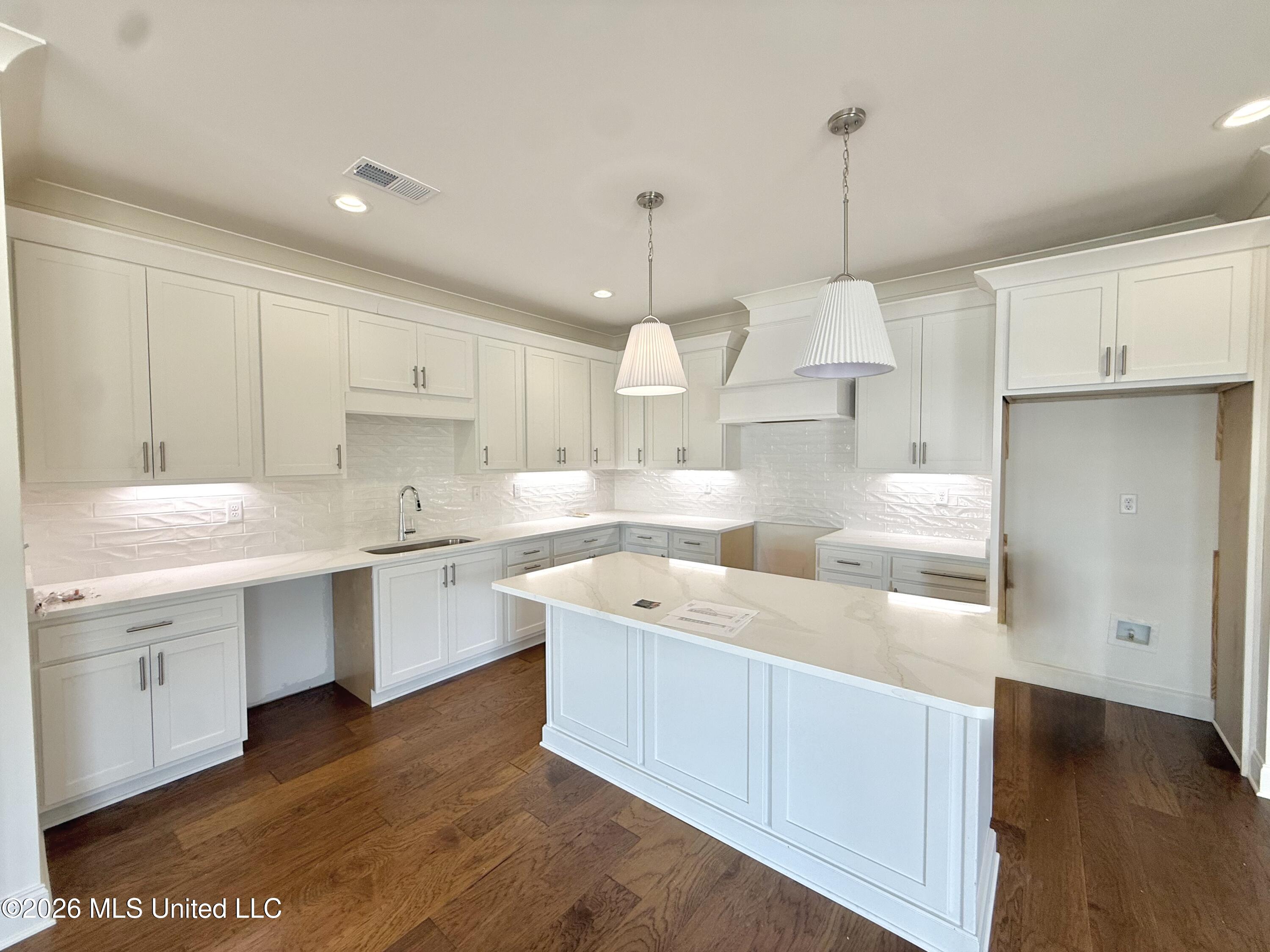 6525 Westland Court Property Photo 3