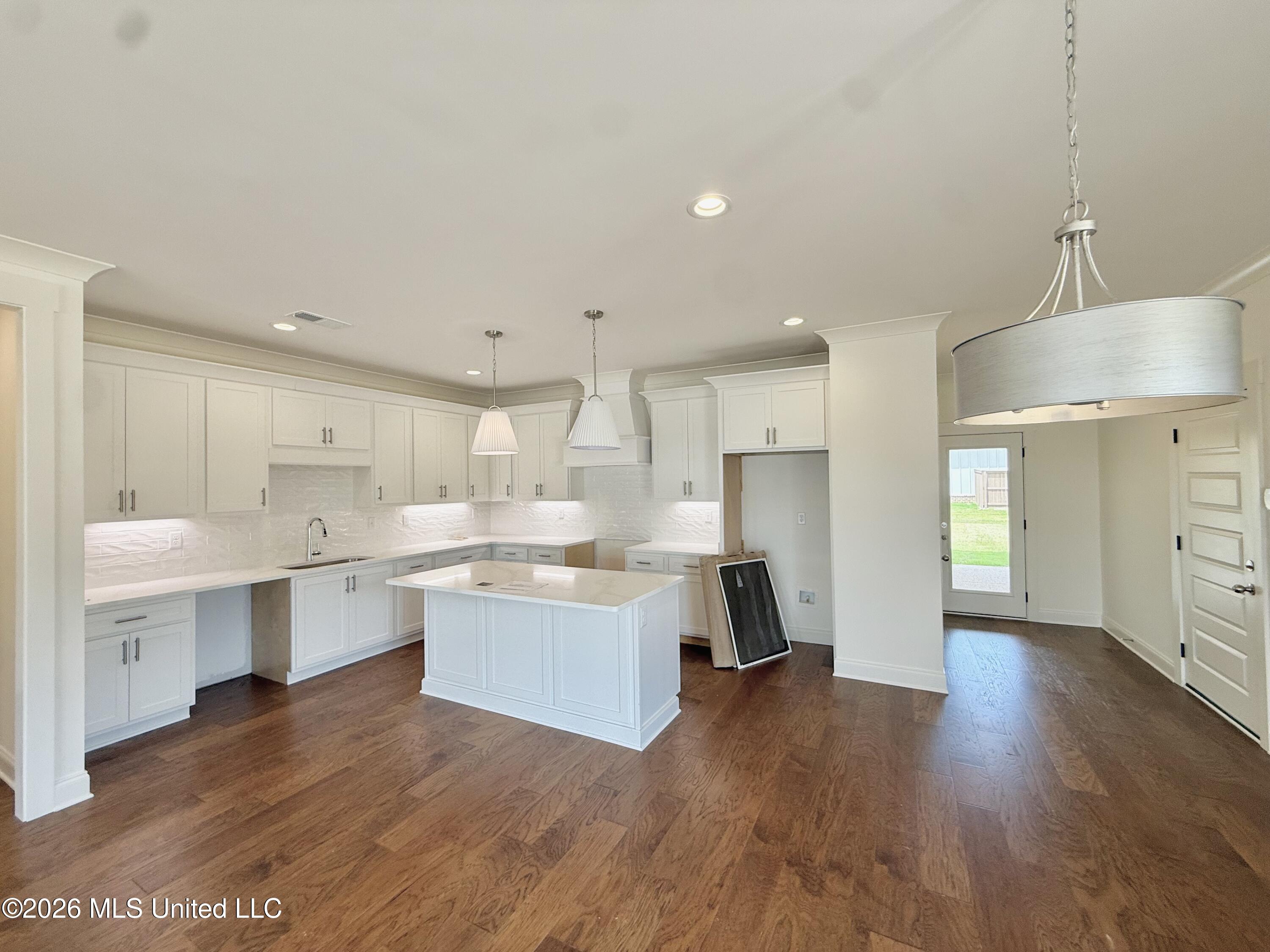 6525 Westland Court Property Photo 4