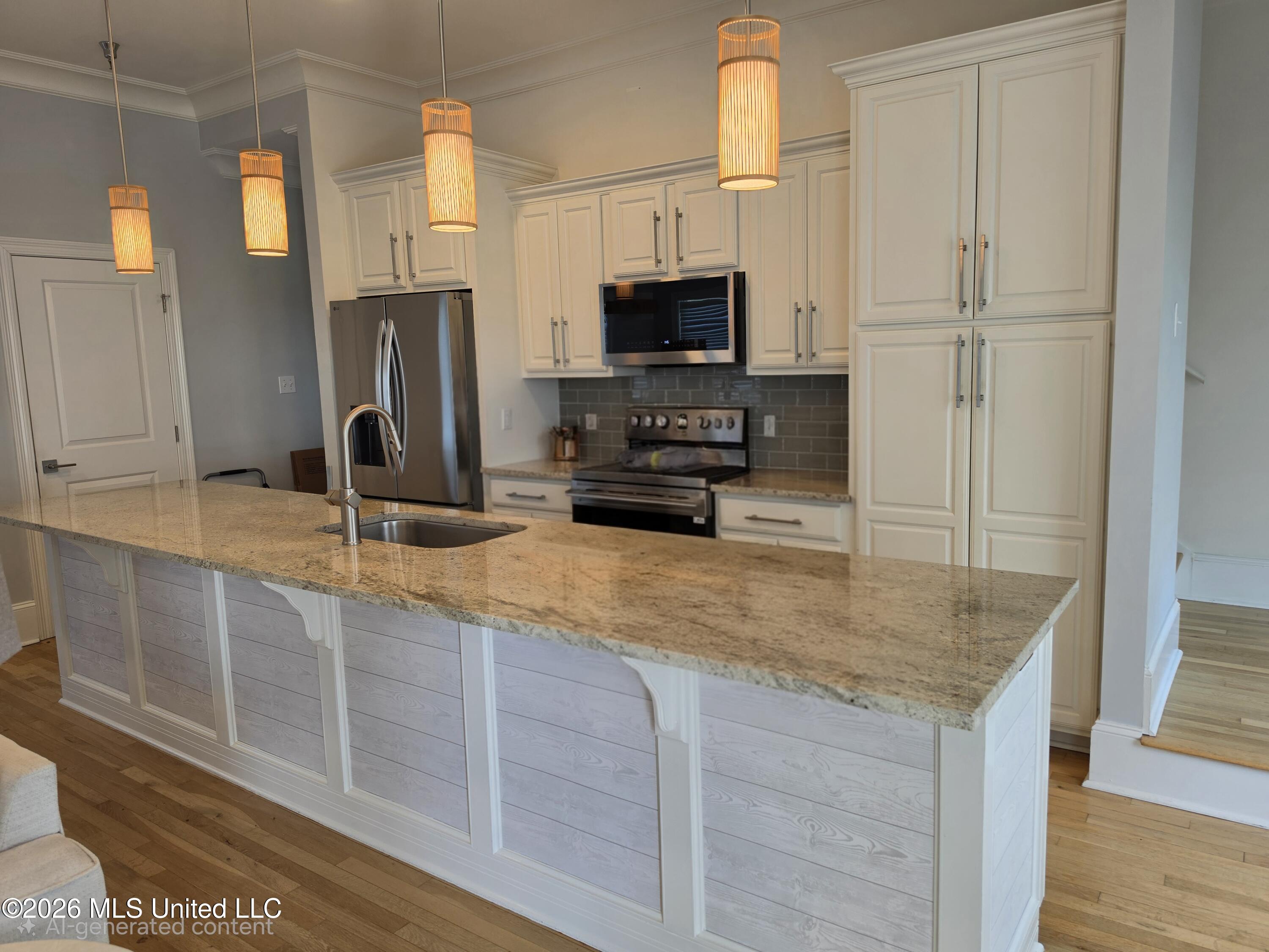 734 W Beach Boulevard Property Photo 3