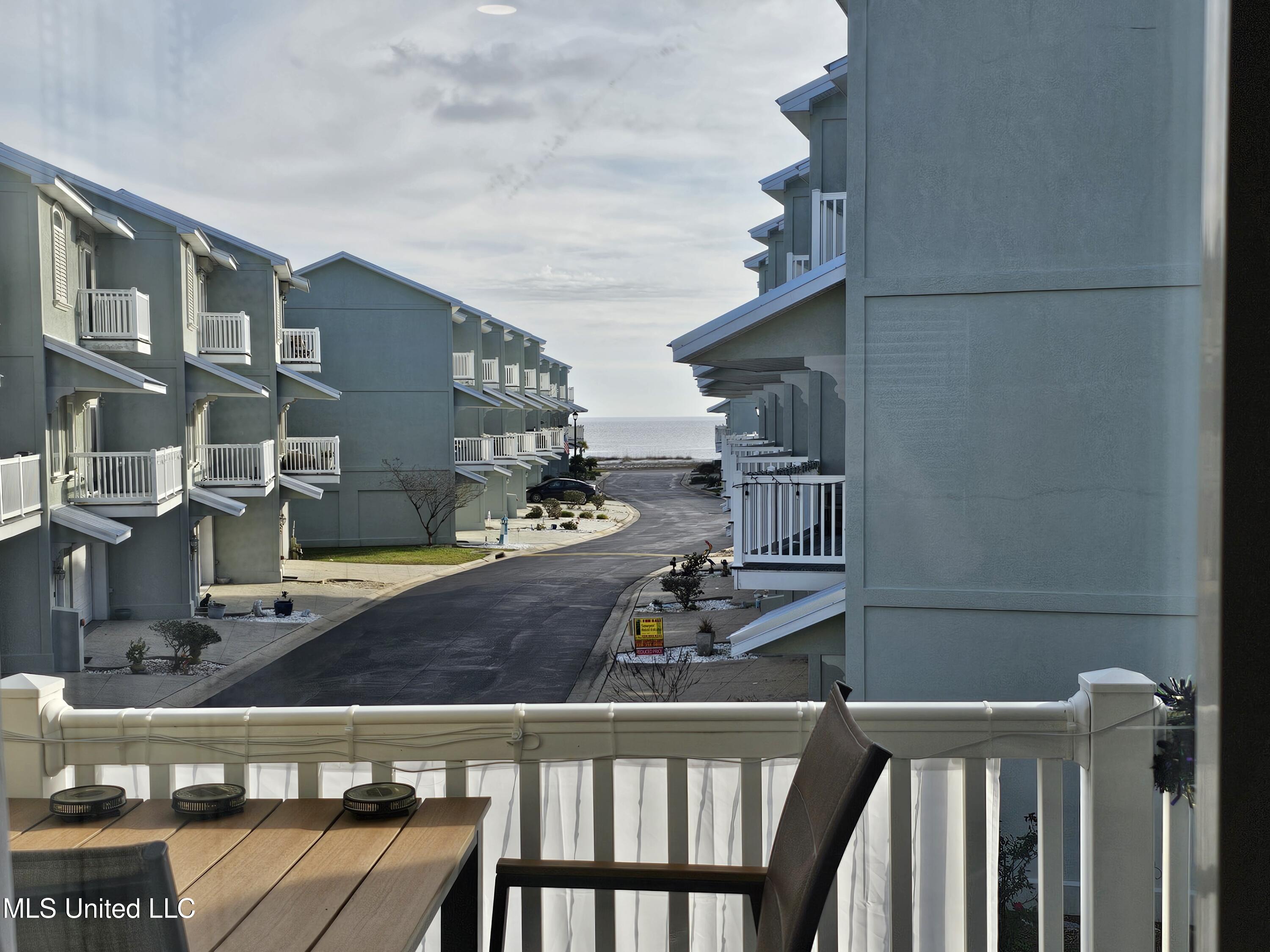 734 W Beach Boulevard Property Photo 14