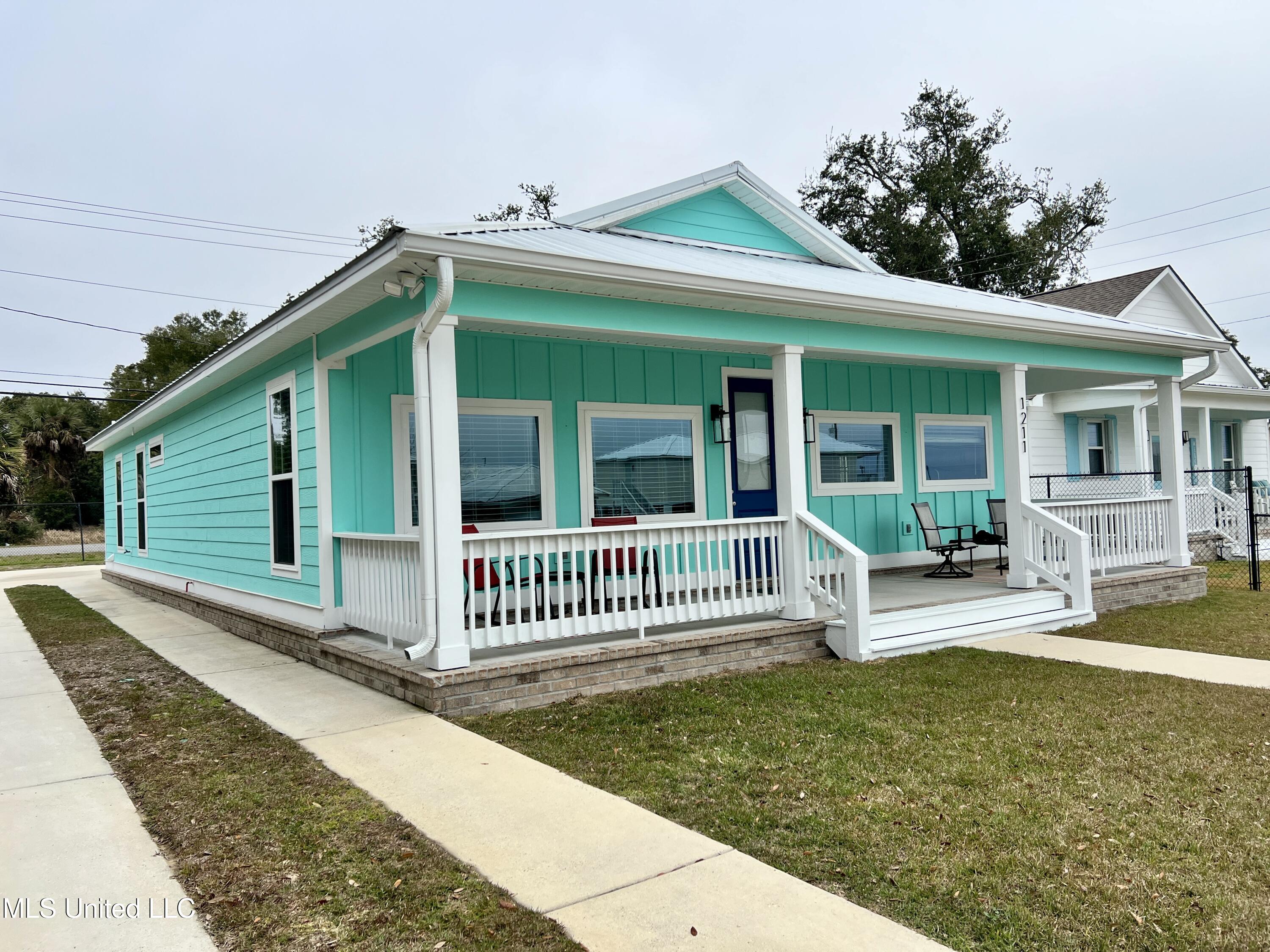 1211 Ocean View Drive Property Photo 4