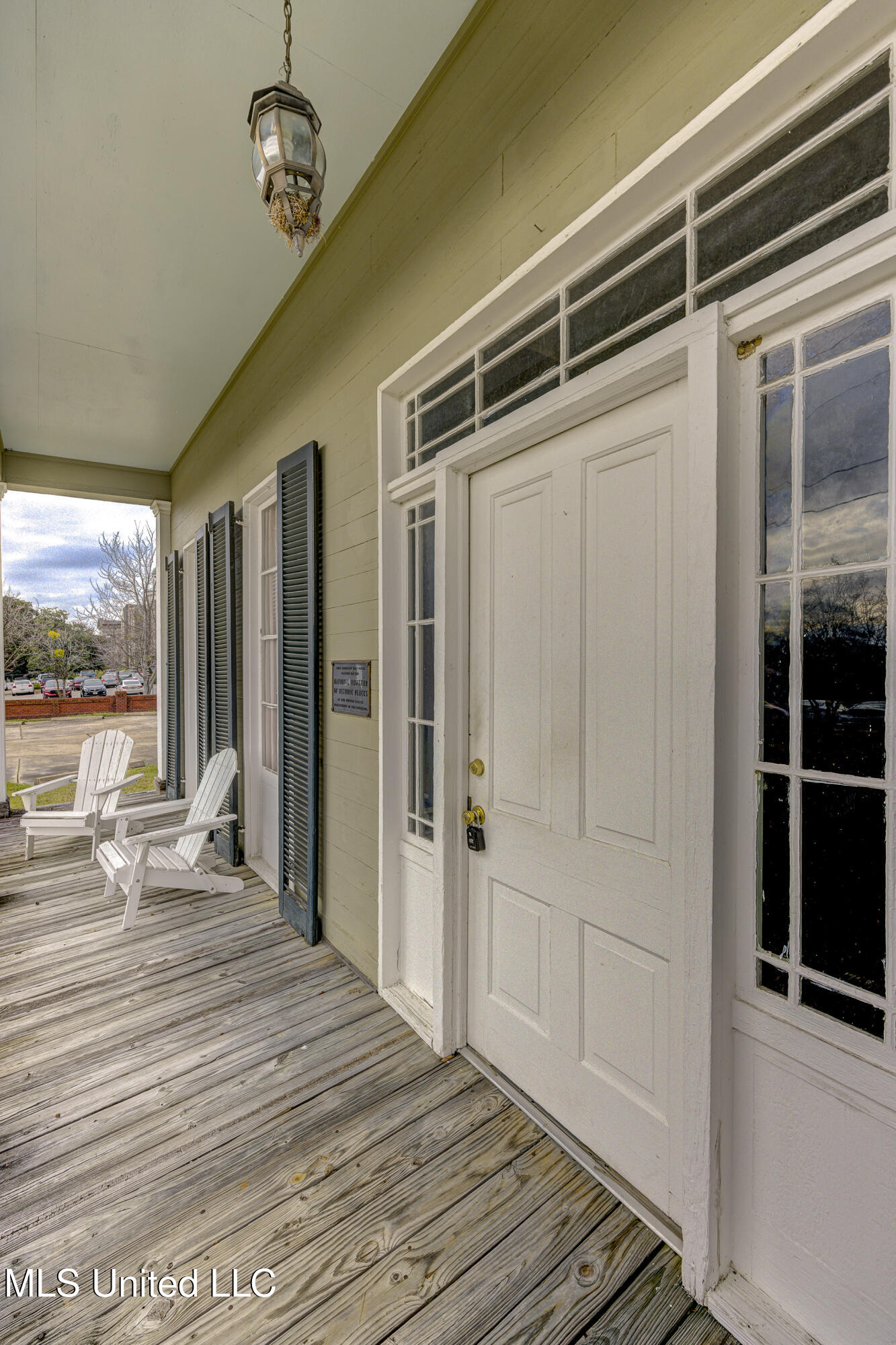 1115 Grove Street Property Photo 4