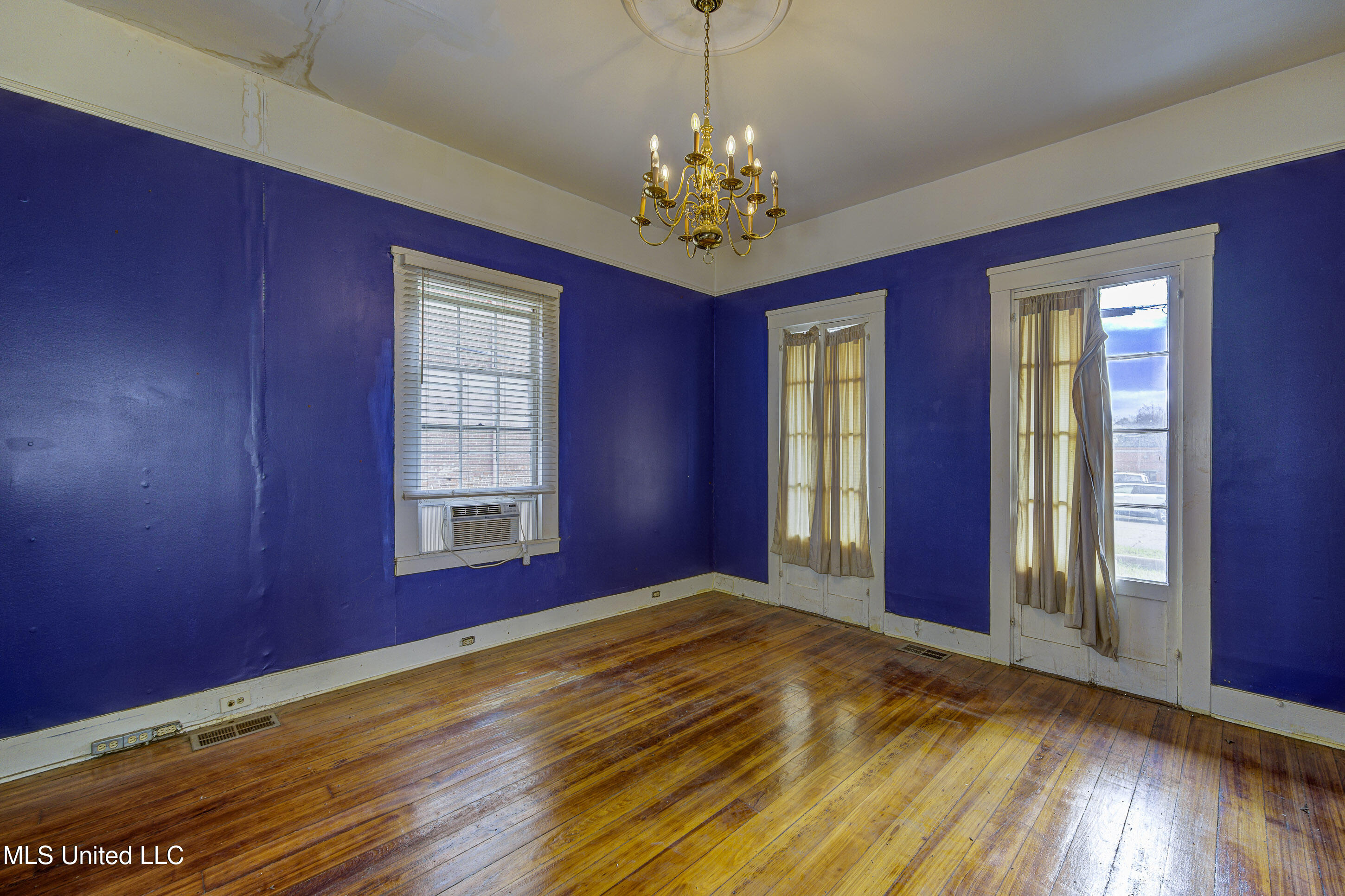 1115 Grove Street Property Photo 12