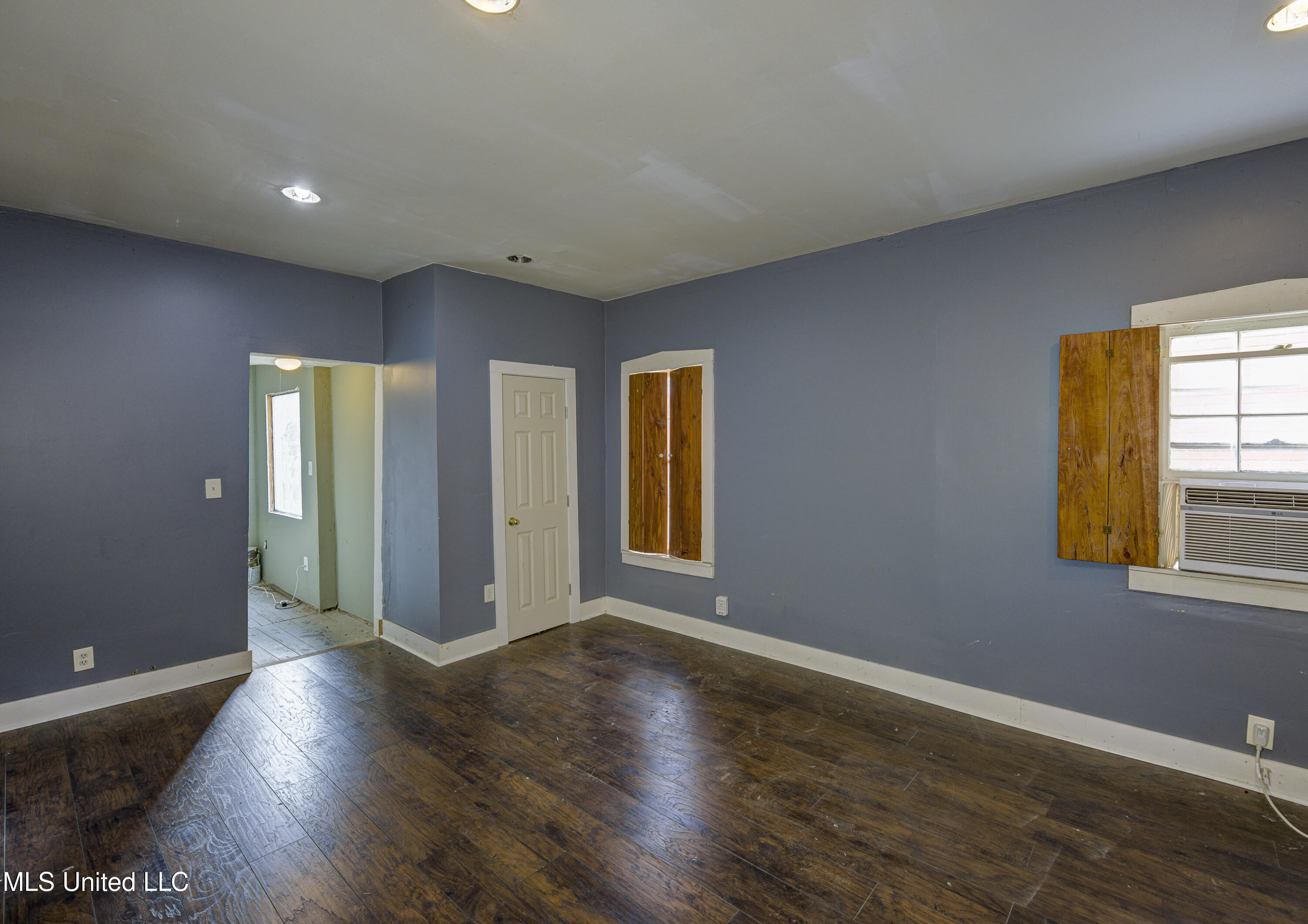 1115 Grove Street Property Photo 24
