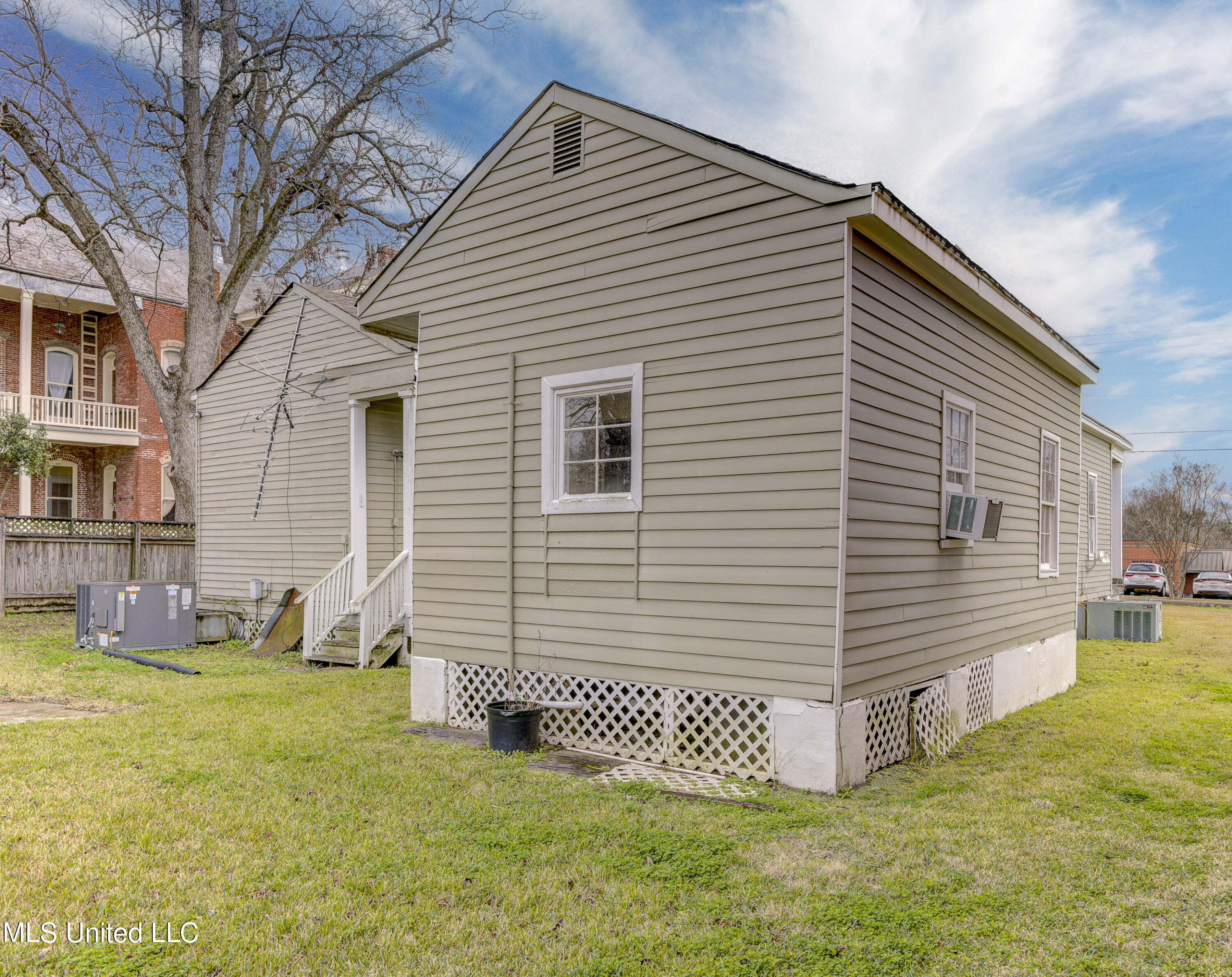 1115 Grove Street Property Photo 31