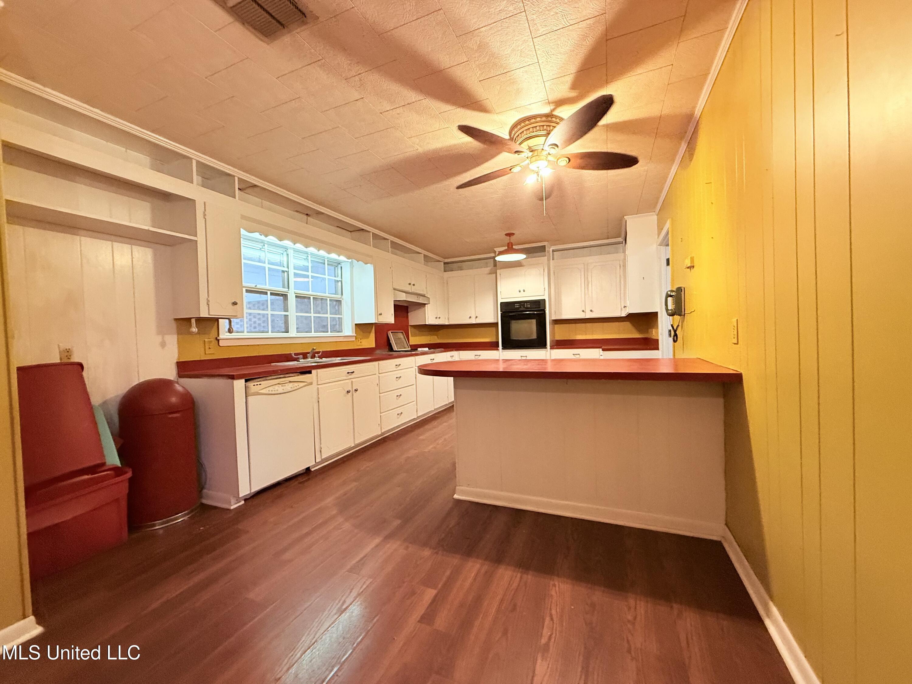 1406 Vermont Avenue Property Photo 4