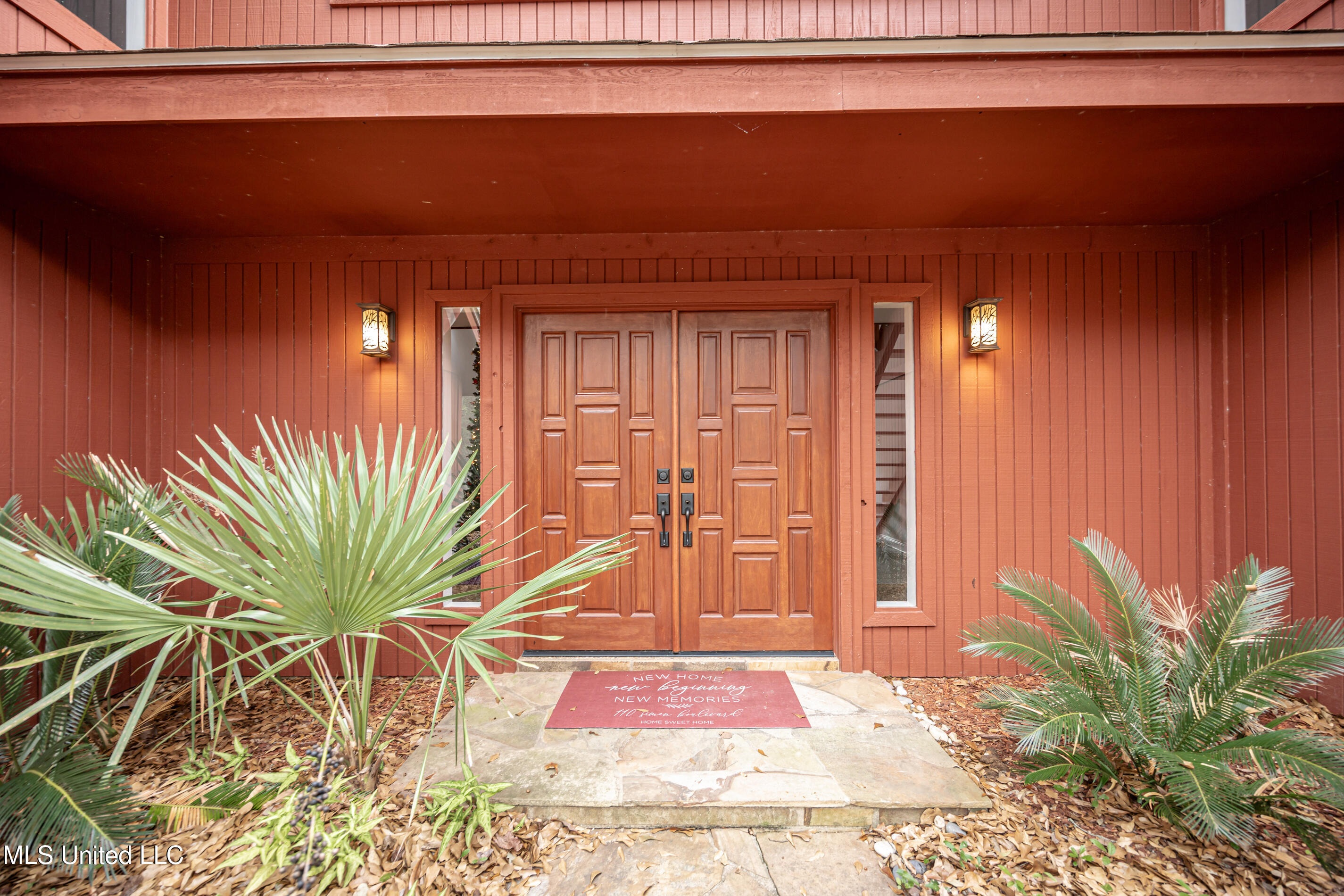 110 Simon Boulevard Property Photo 3