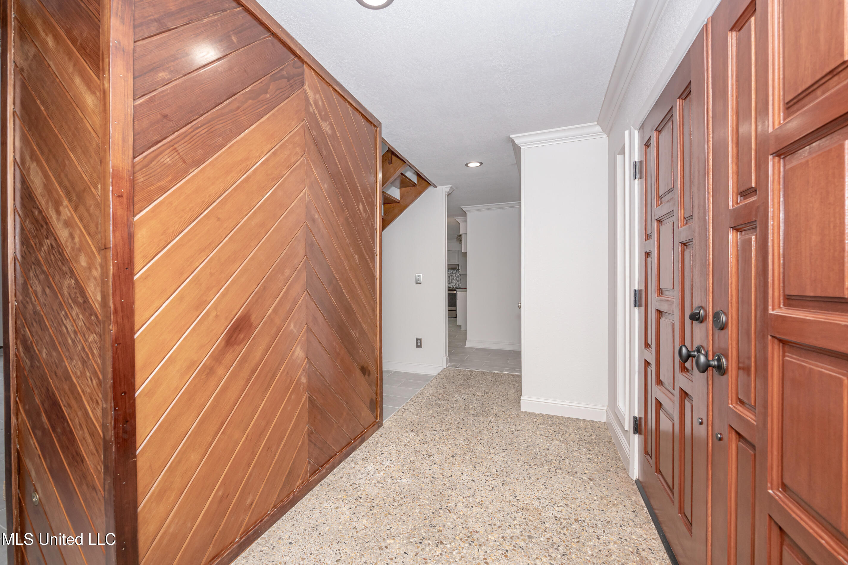 110 Simon Boulevard Property Photo 13