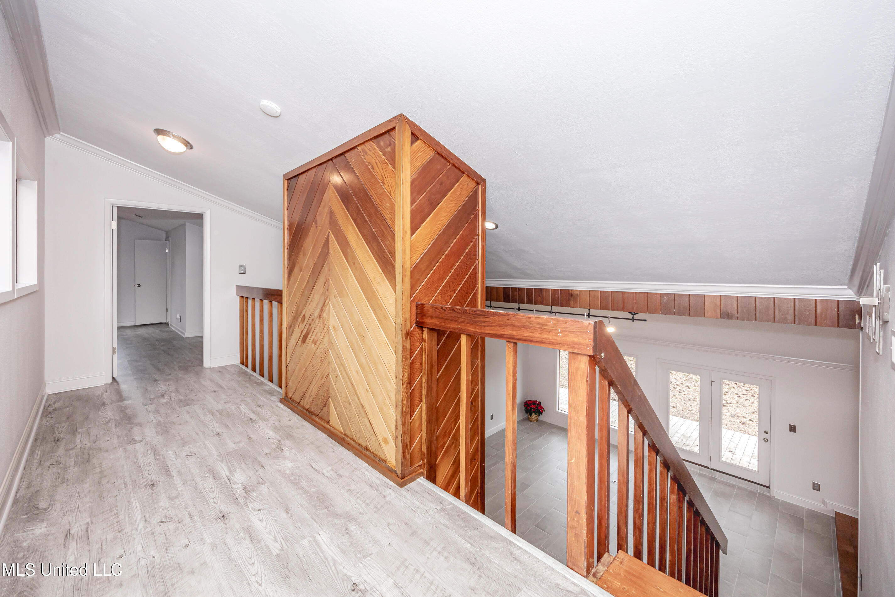 110 Simon Boulevard Property Photo 19