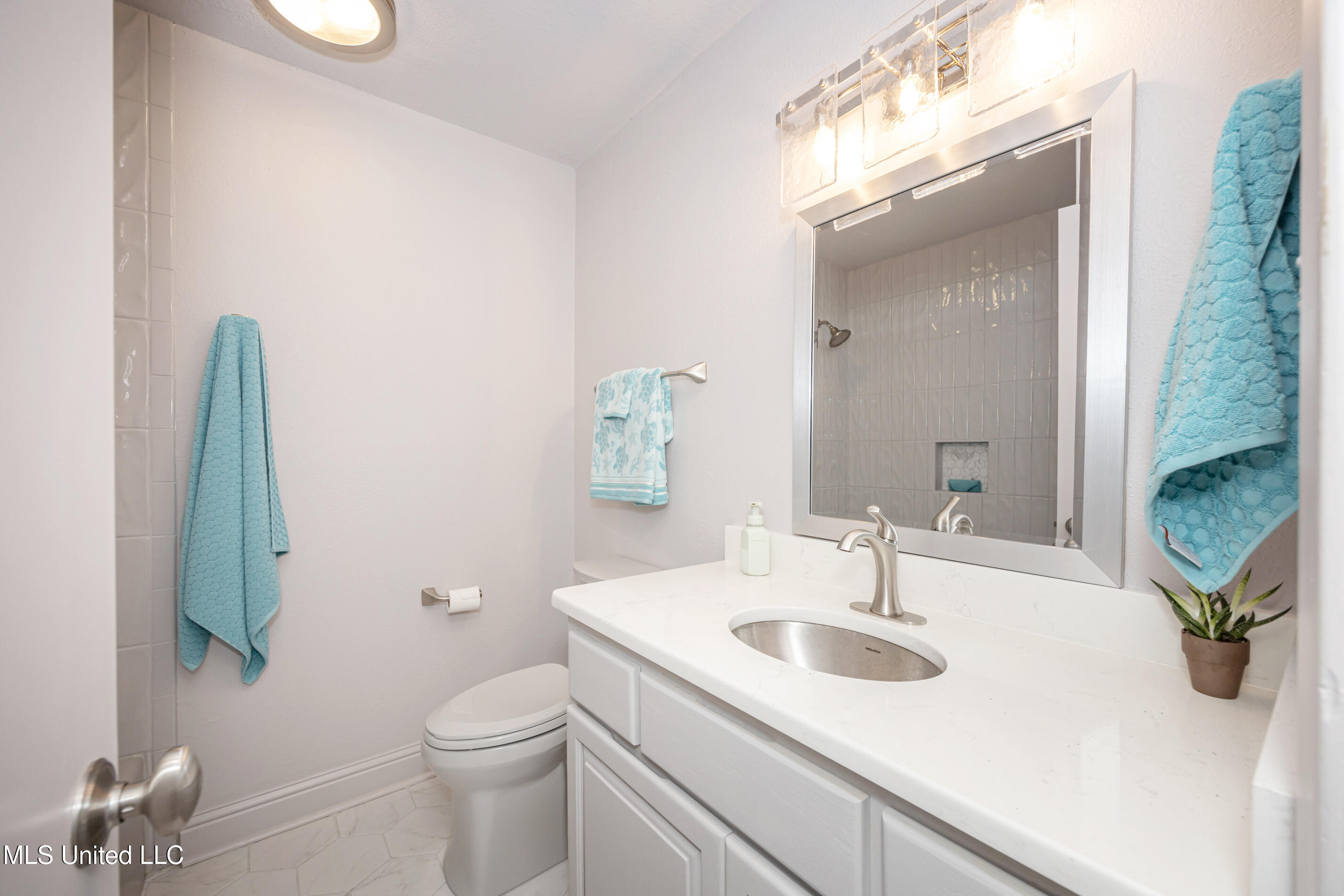 110 Simon Boulevard Property Photo 37