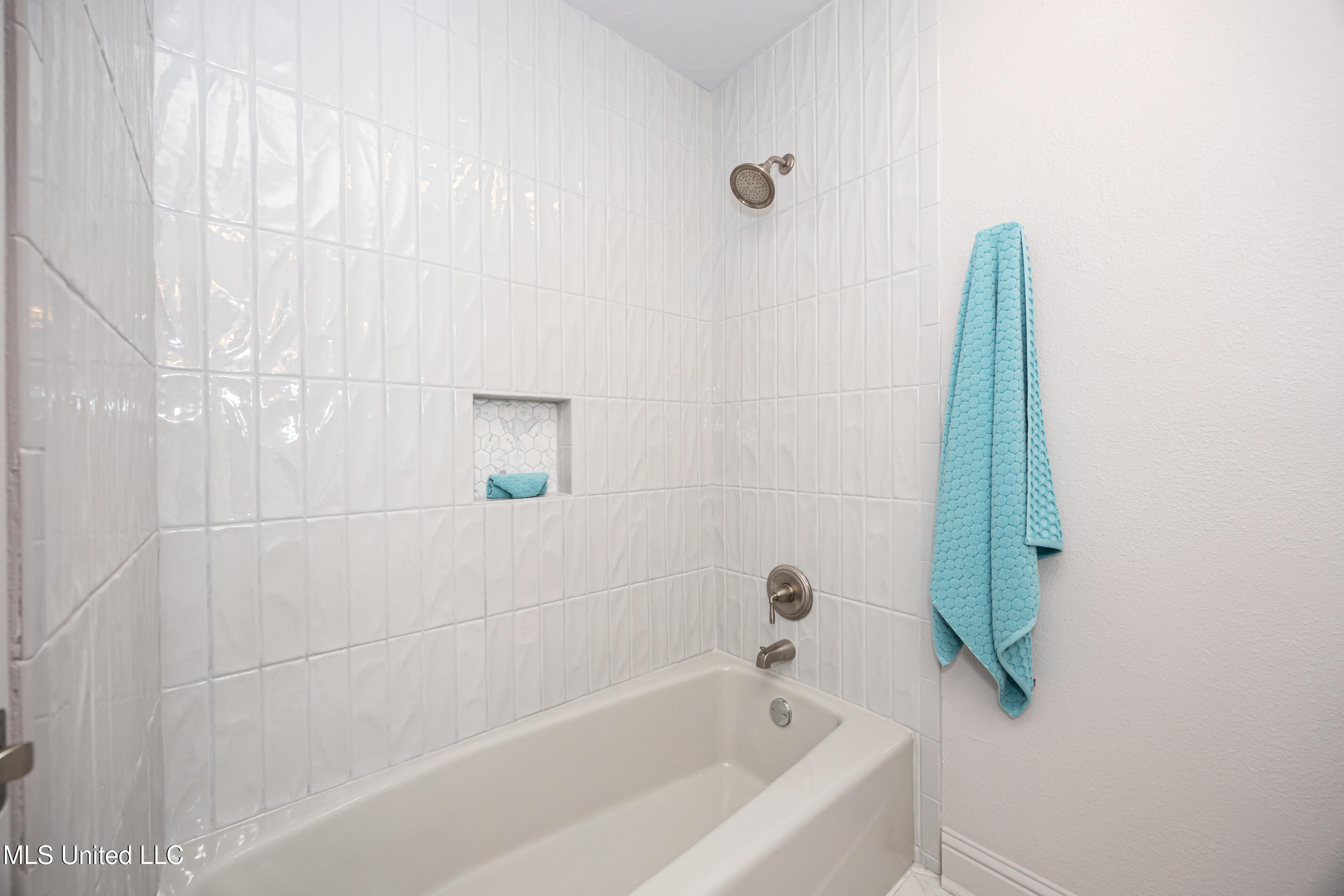 110 Simon Boulevard Property Photo 38